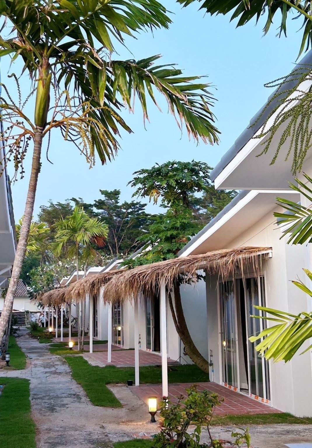 Resort Sea Escapes *