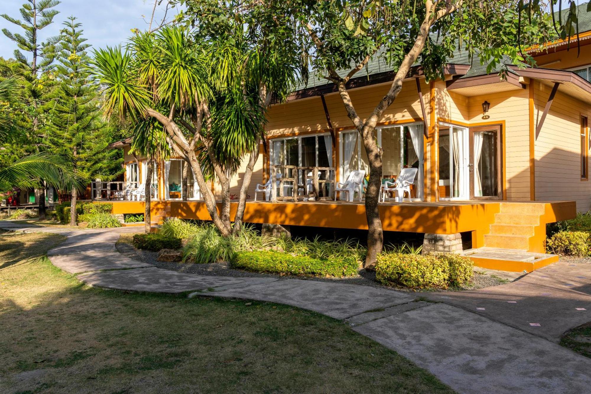 Coconut Resort, 3*