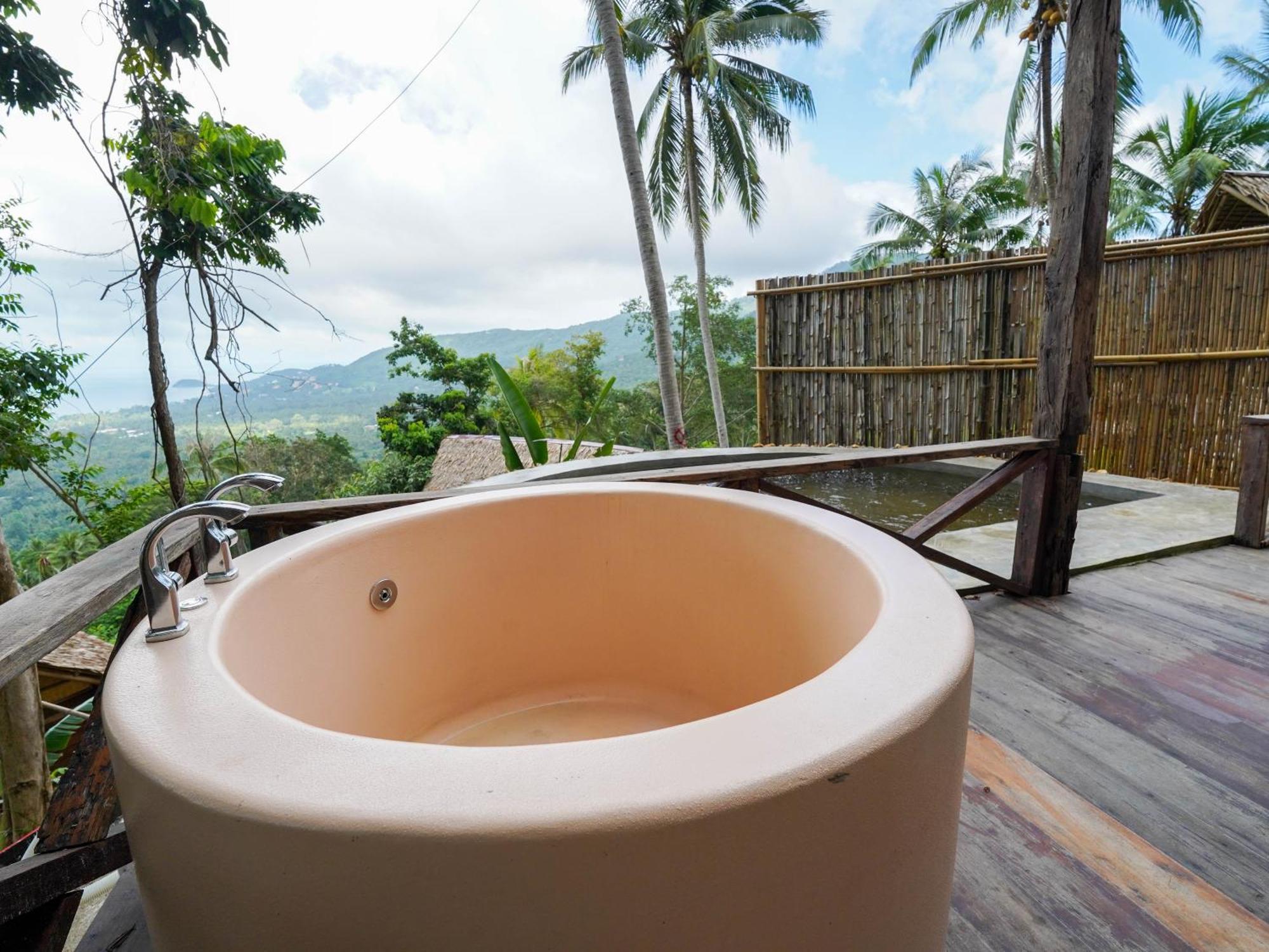 Hotel Roomquest Theva 4*