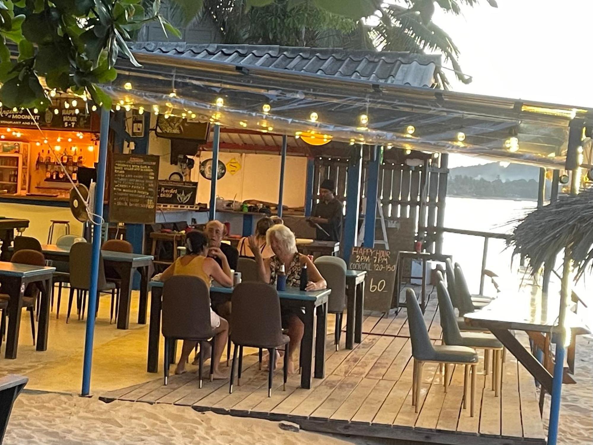 Moonhut Hotel