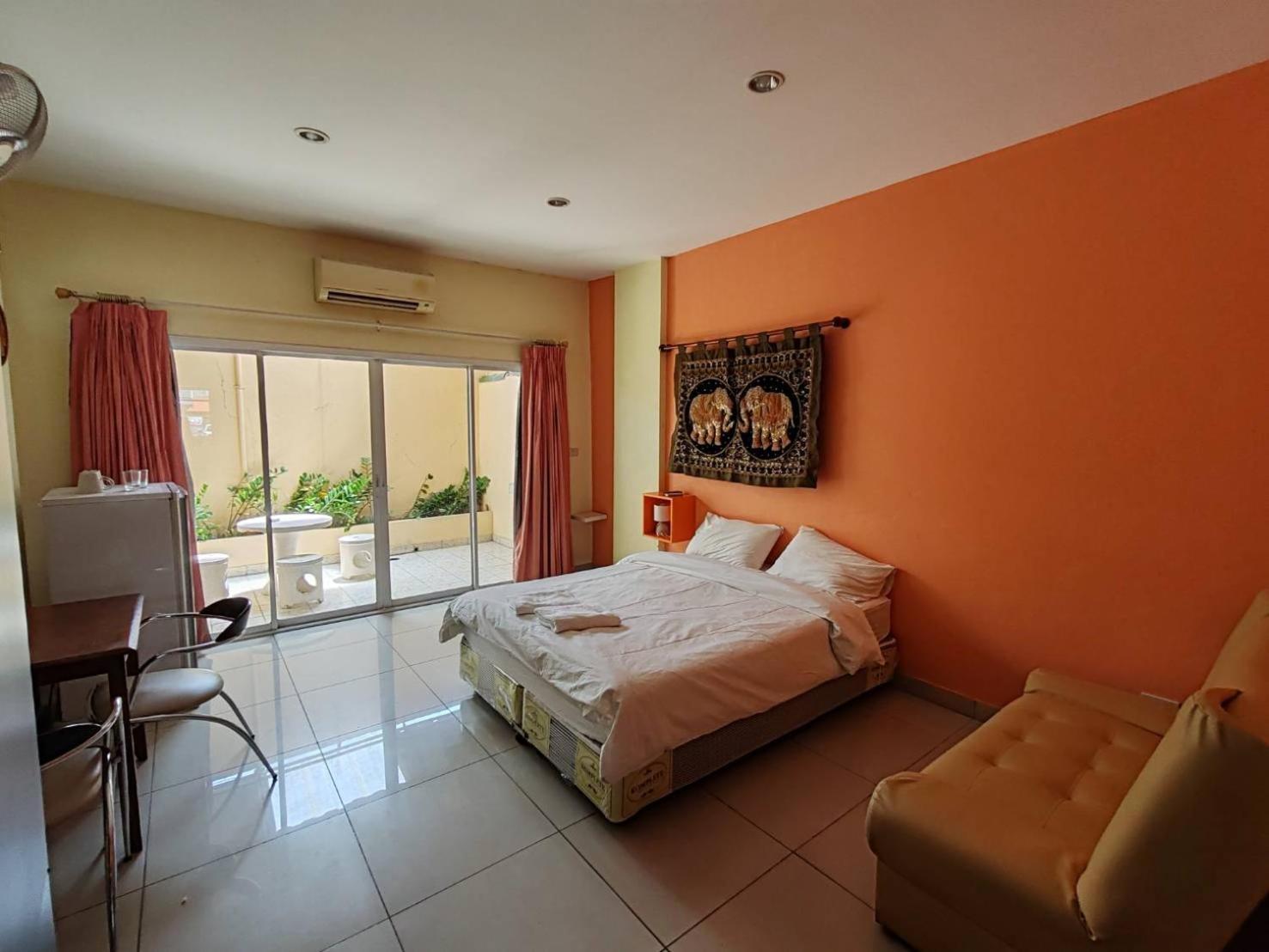Jomtien Hostel 2*