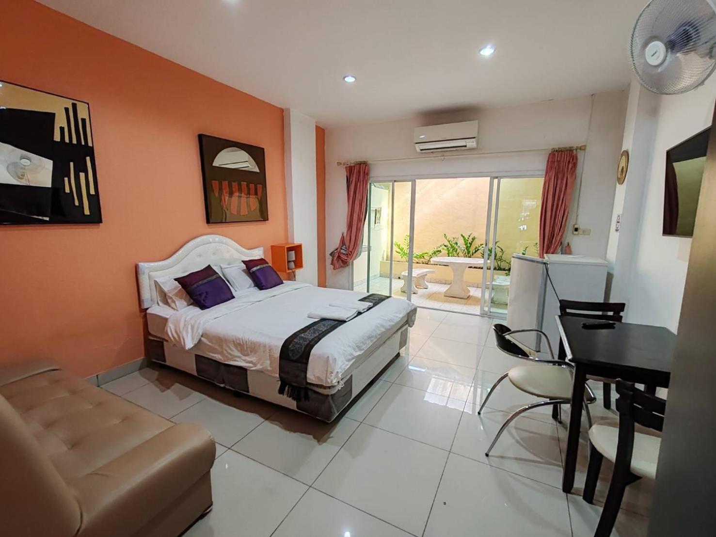 Jomtien Hostel 2*