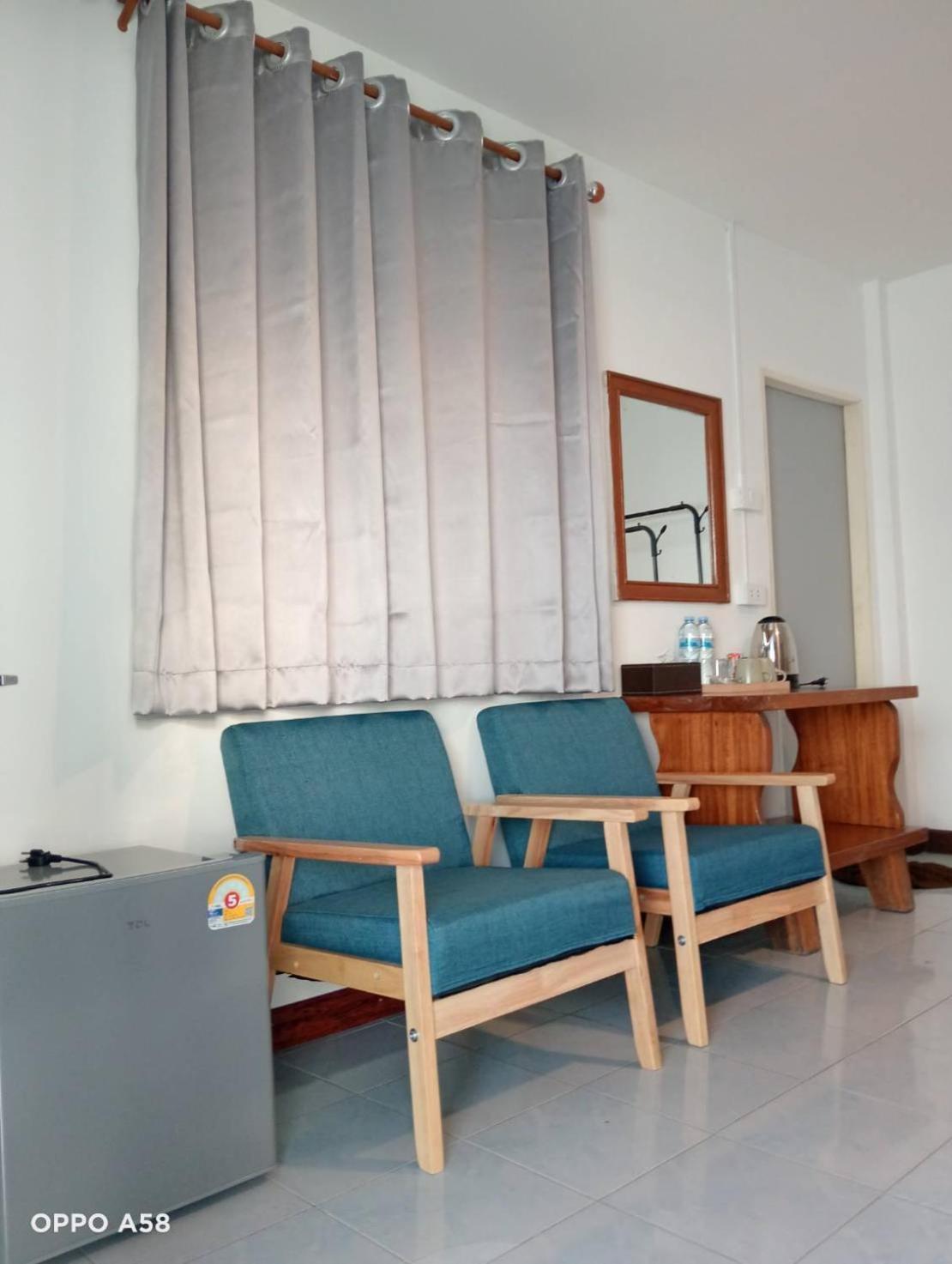 Hotel Charung By The Sea
