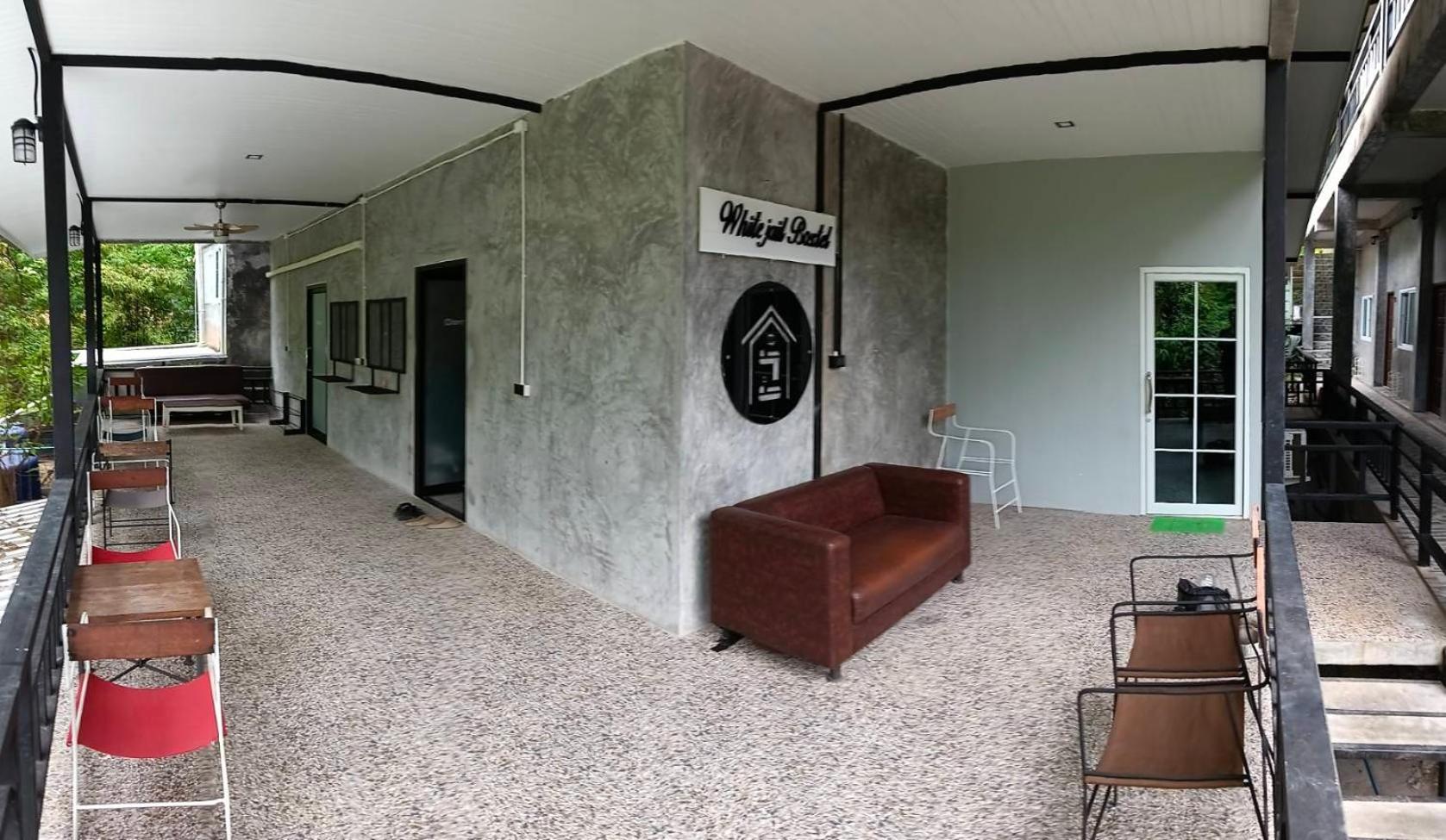 Hostel White Jail At Koh Tao