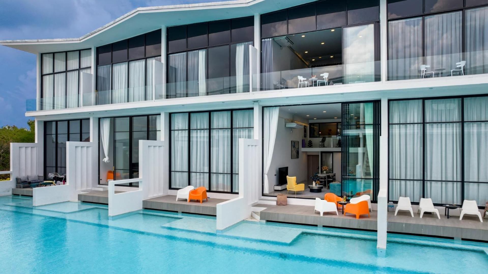 Unique Pool Slide Access Townhouse Holiday home