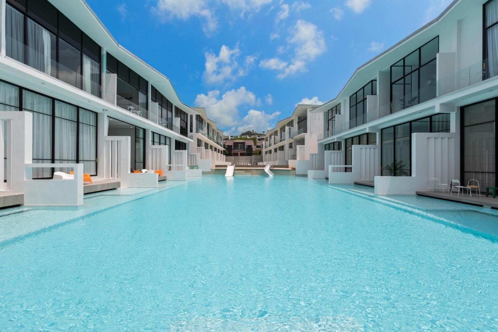 Holiday home Unique Pool Slide Access Townhouse
