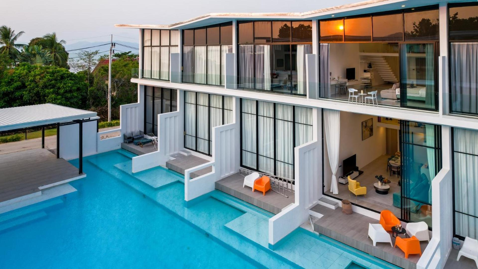 Unique Pool Slide Access Townhouse Holiday home *
