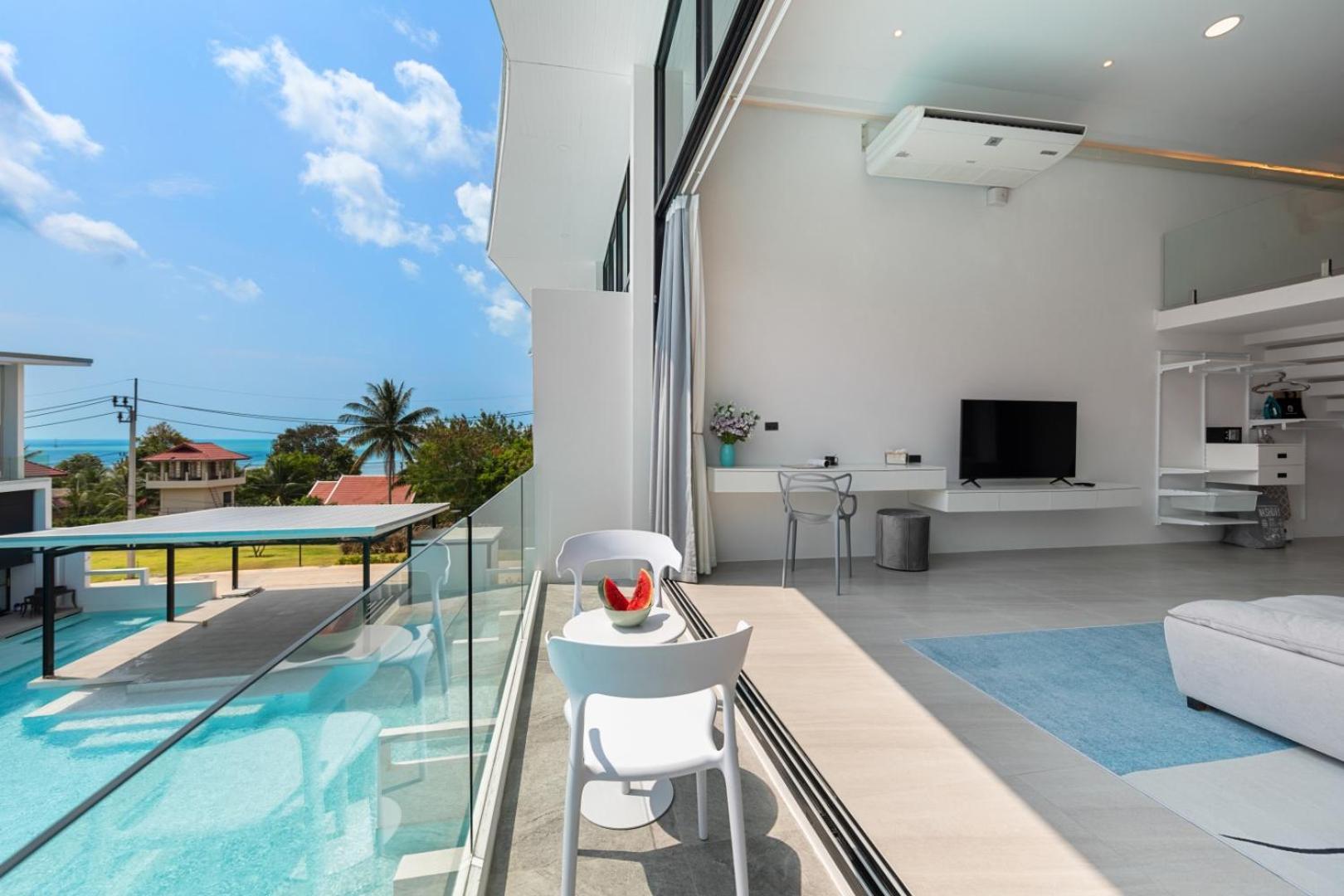 Unique Pool Slide Access Townhouse Holiday home