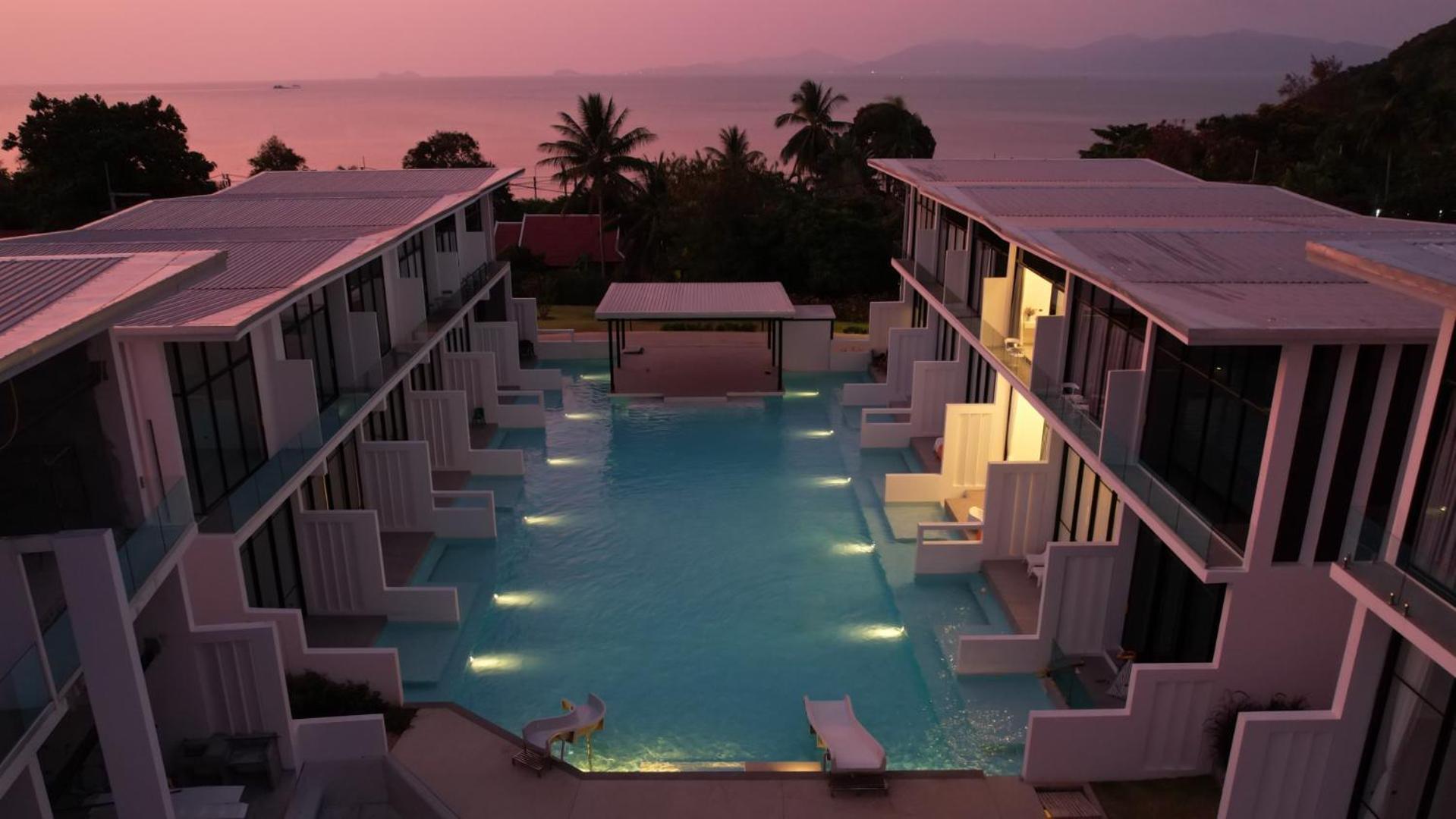 Holiday home Unique Pool Slide Access Townhouse