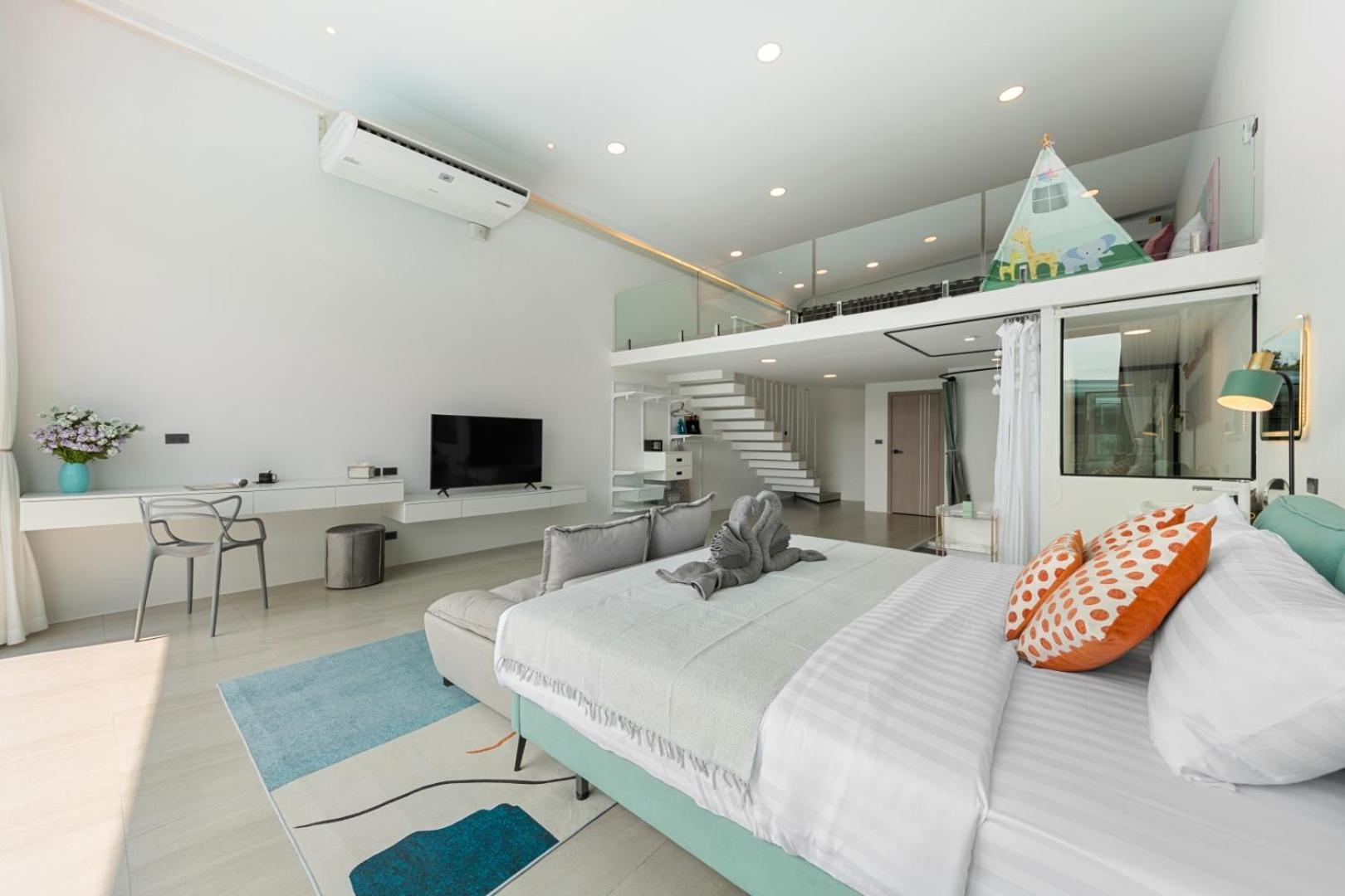 Unique Pool Slide Access Townhouse Holiday home *