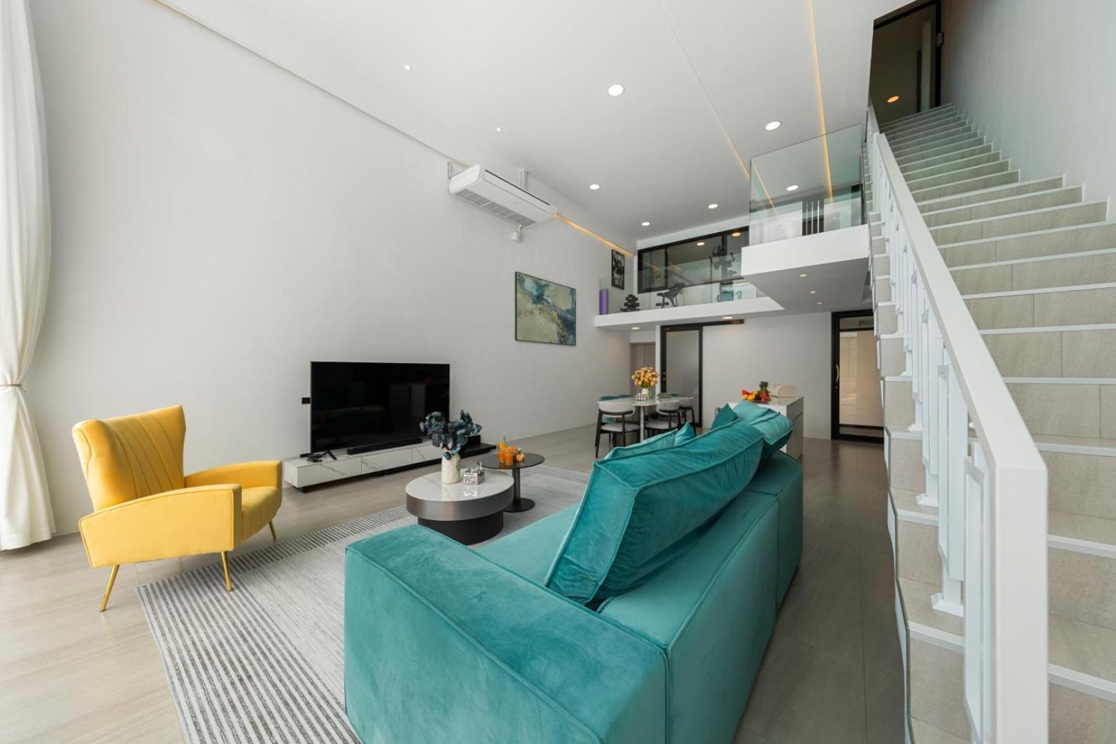 Unique Pool Slide Access Townhouse *