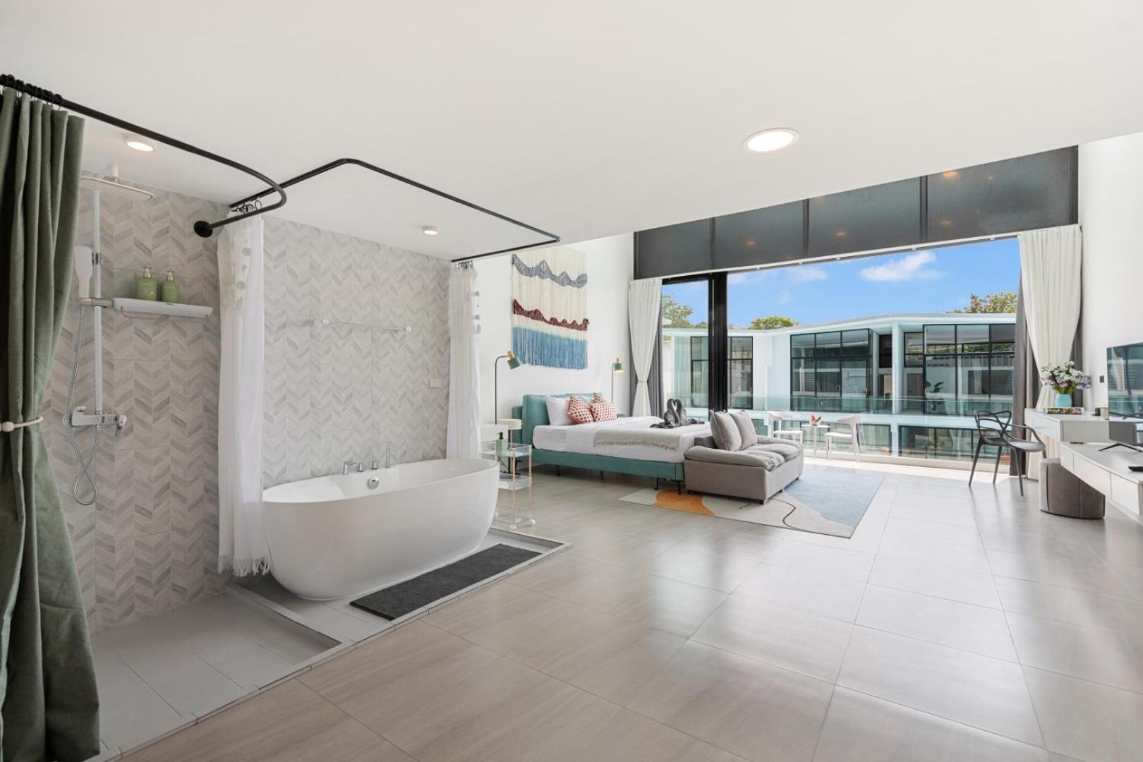 Unique Pool Slide Access Townhouse Holiday home