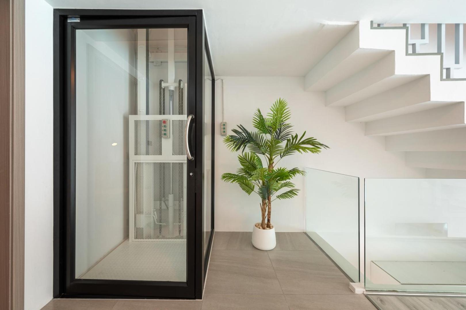 Unique Pool Slide Access Townhouse Holiday home *