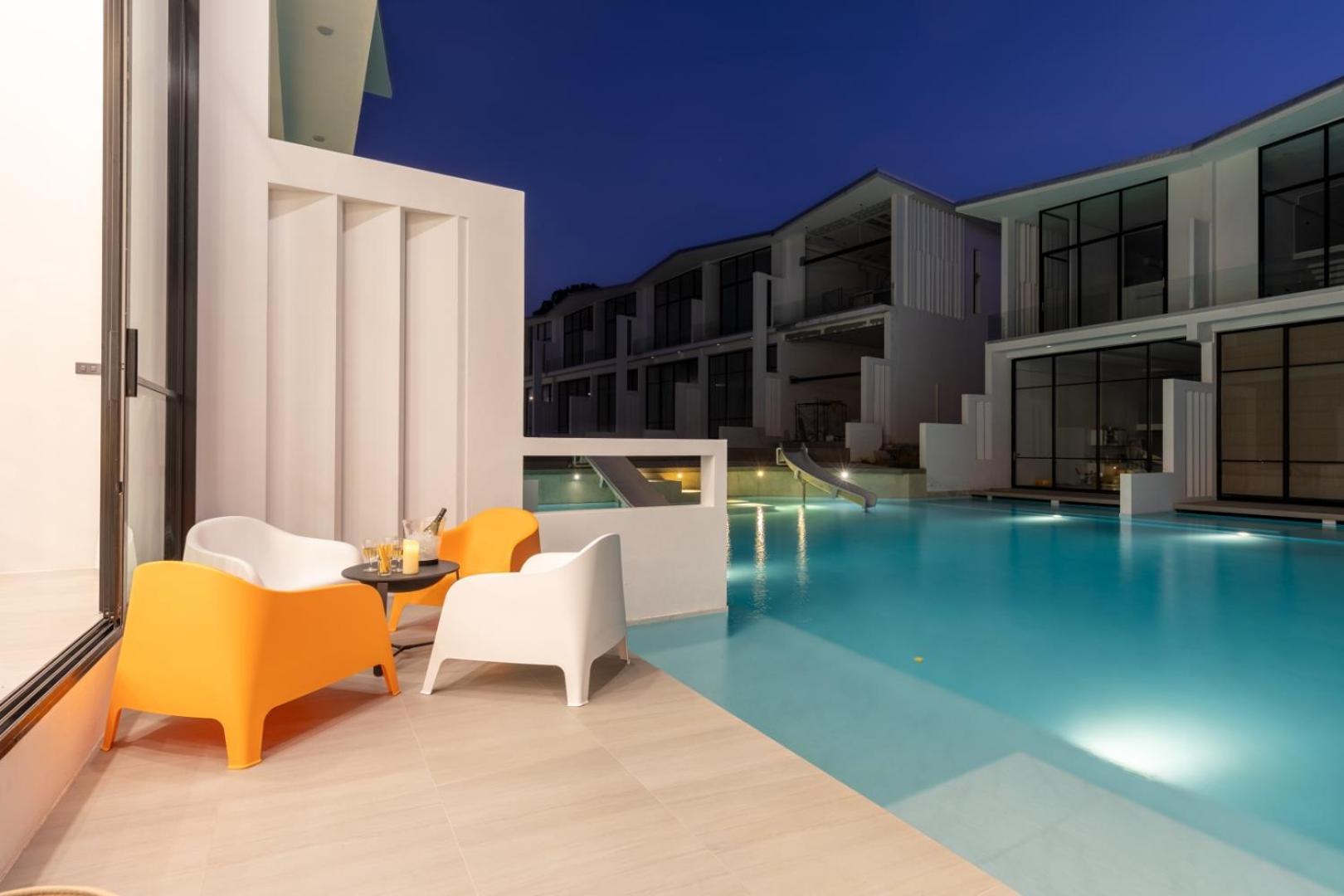 Unique Pool Slide Access Townhouse Holiday home