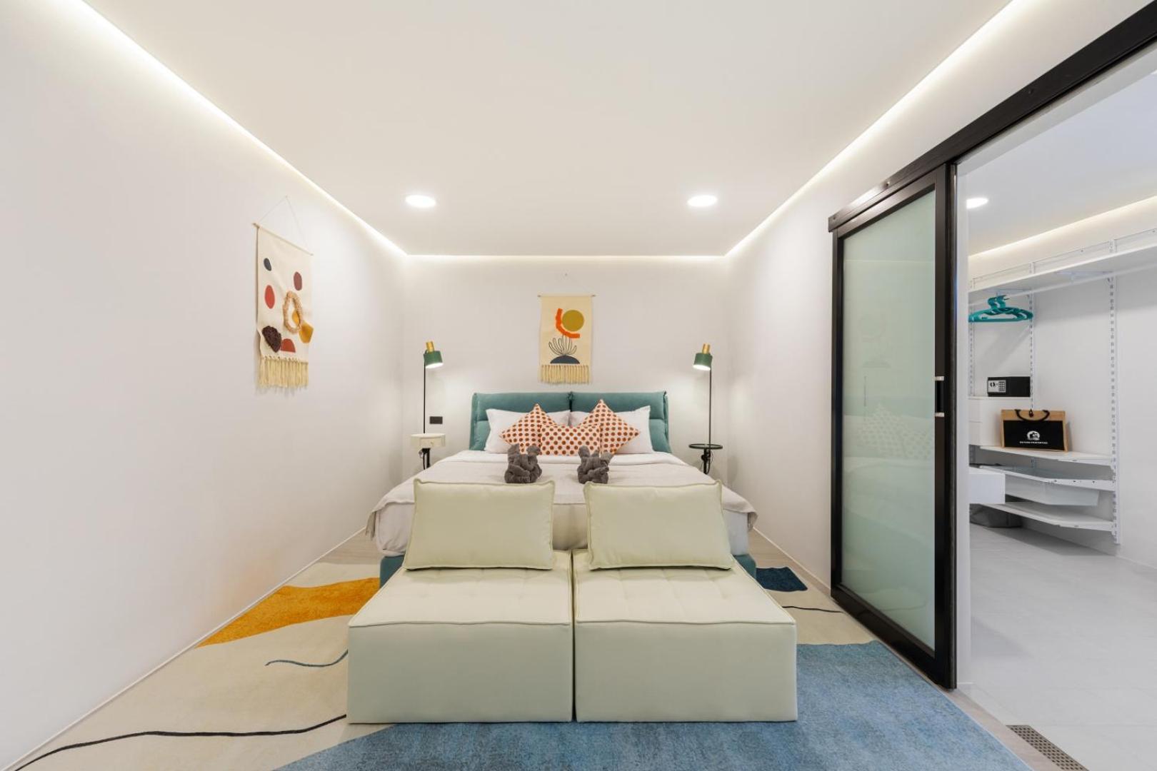 Unique Pool Slide Access Townhouse Holiday home