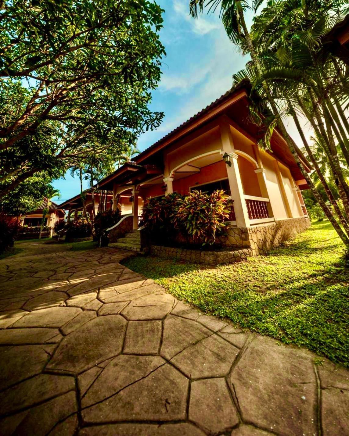 Happy Lagoon Resort