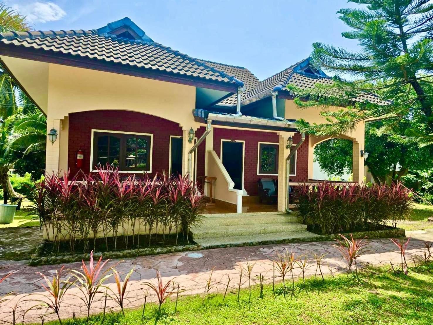 Happy Lagoon Resort