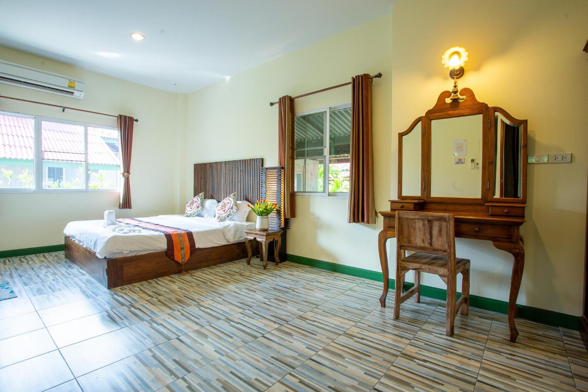 Phanumas Resort *