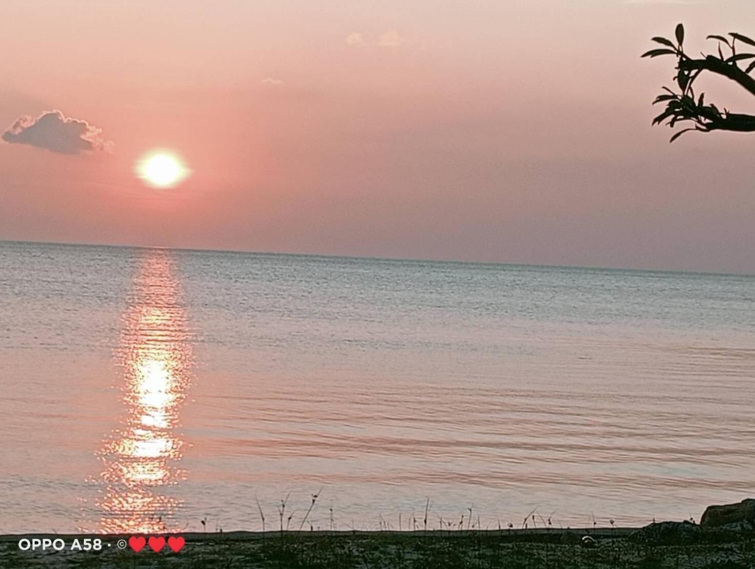 Charung By The Sea Hotel *