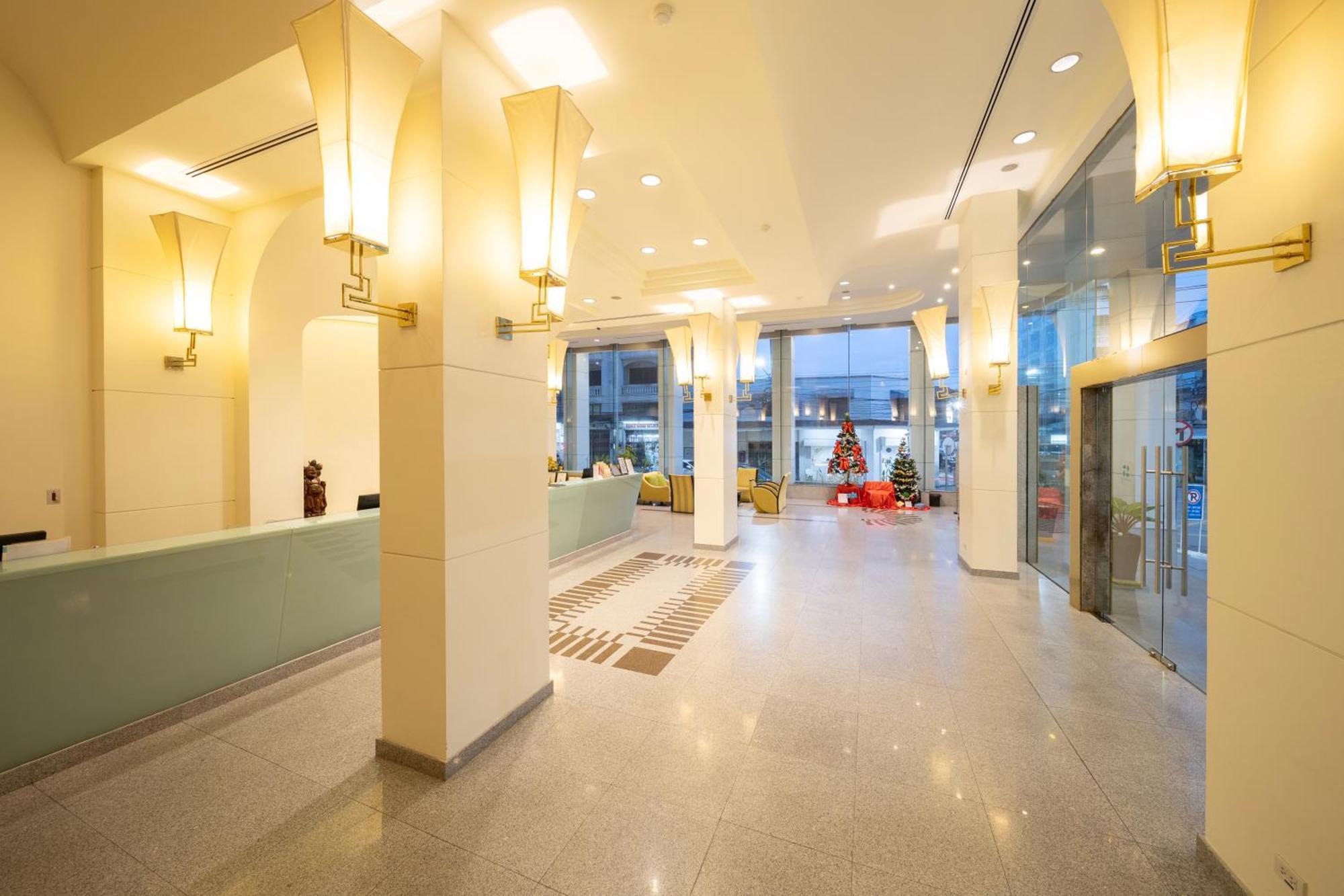 Hotel New Season