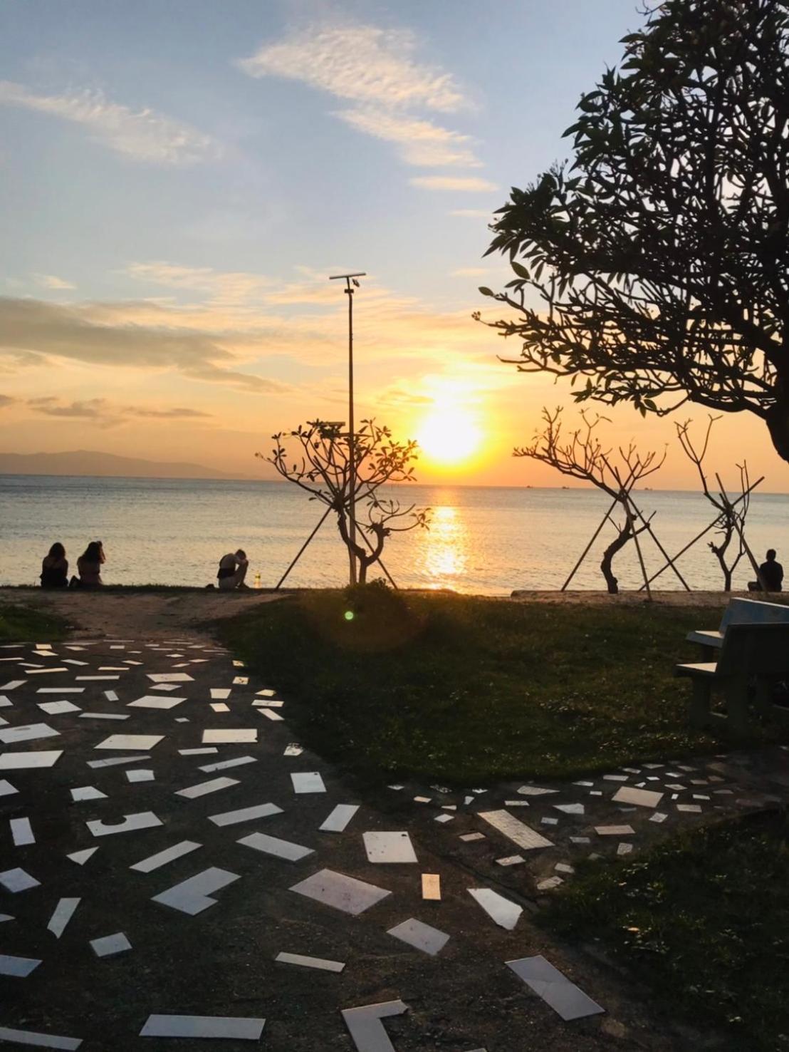 Hotel Charung By The Sea