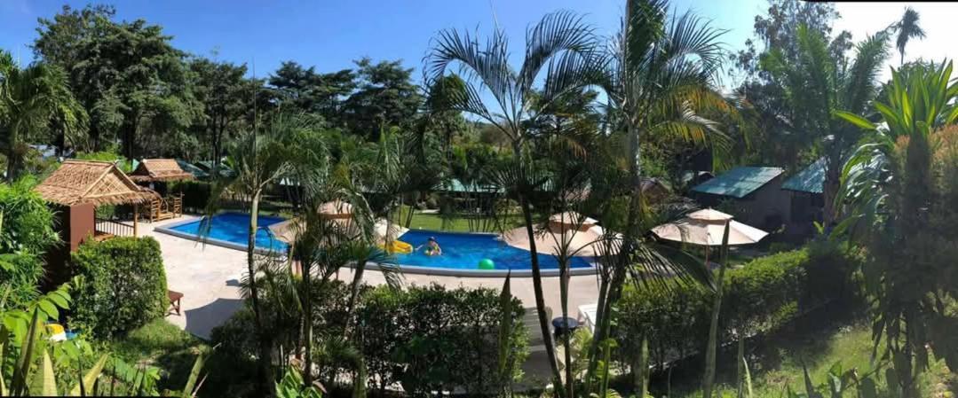Siam Flora Resort *