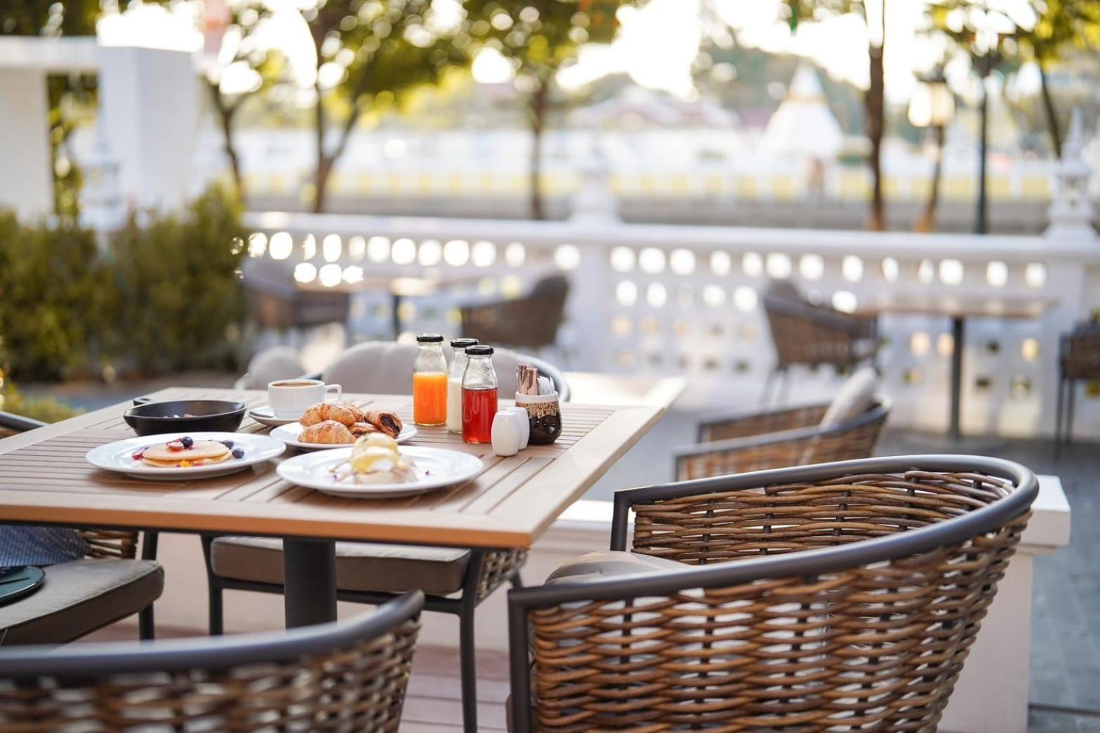 March Hotel & Suite Riverside Hotel 4*
