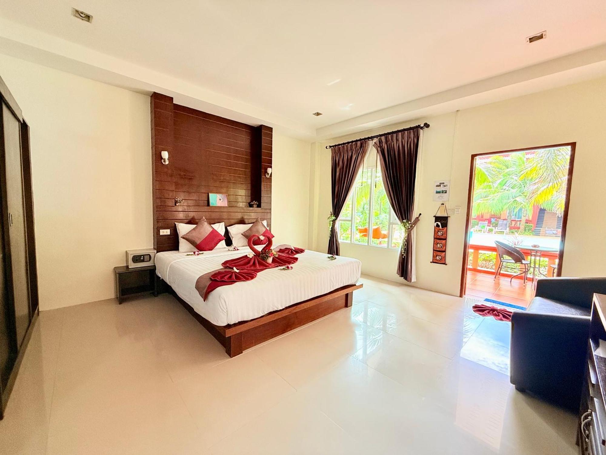 Peaceful , Long - Resort Koh Lanta