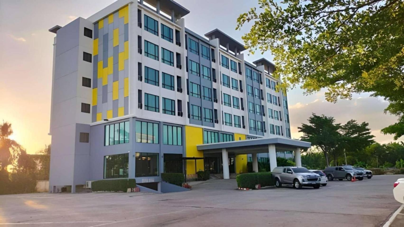 S Tara Grand Hotel Surat Thani