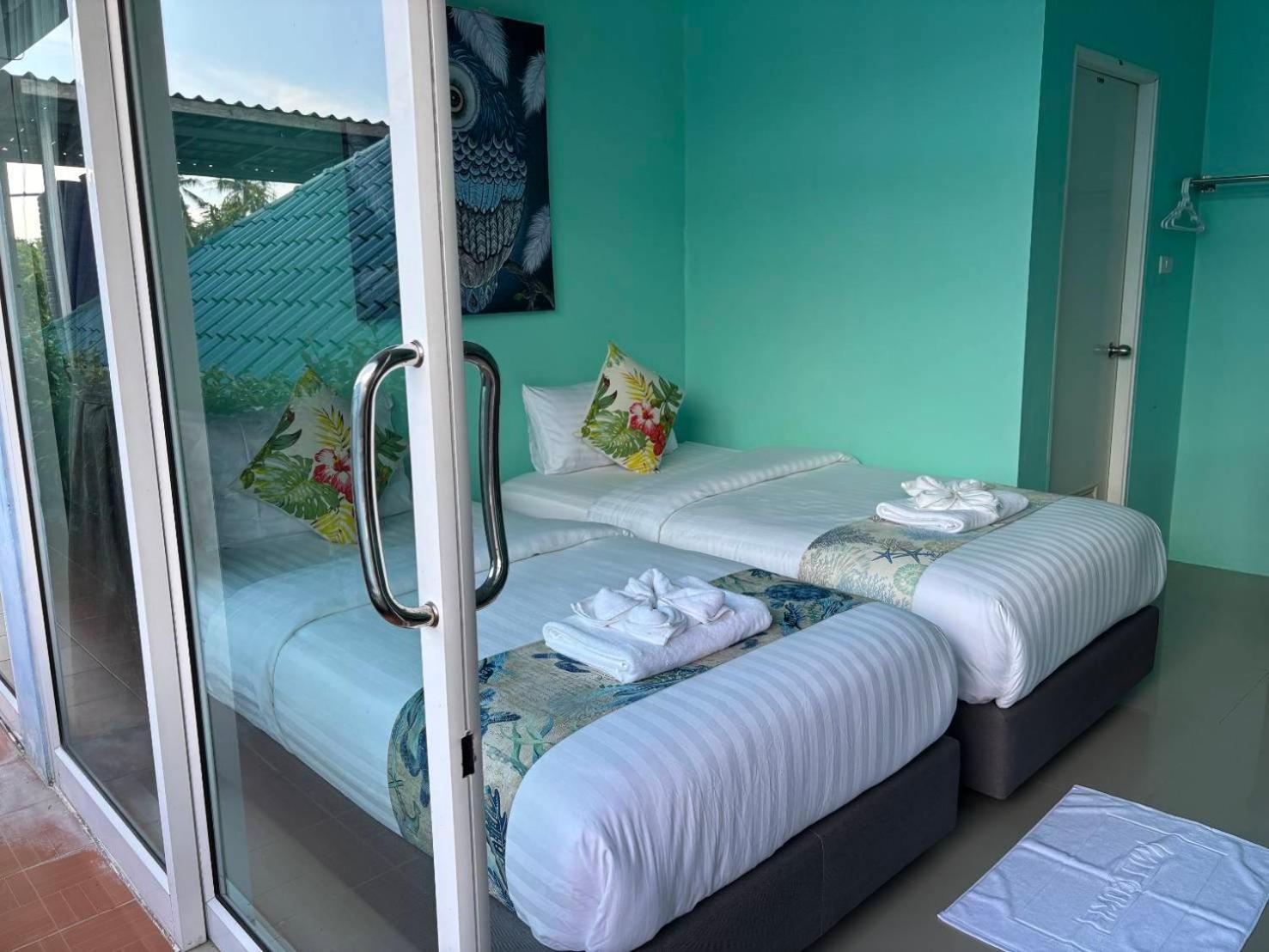 Rung Phangan Hotel 2*
