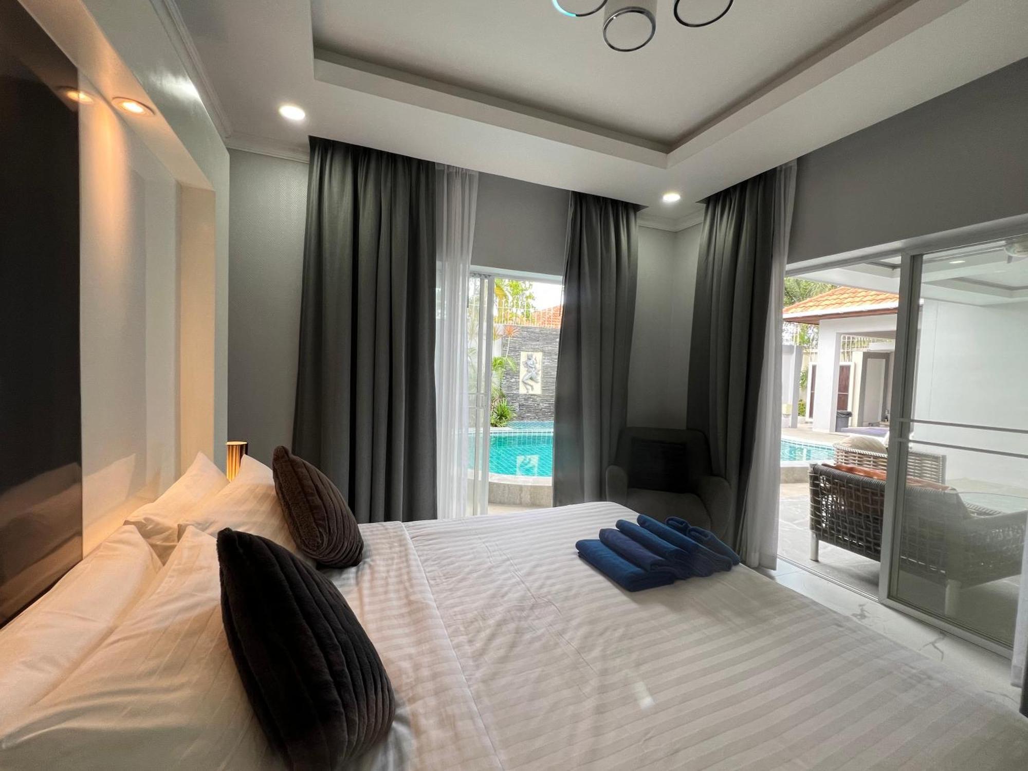 Majestic Pool Pattaya