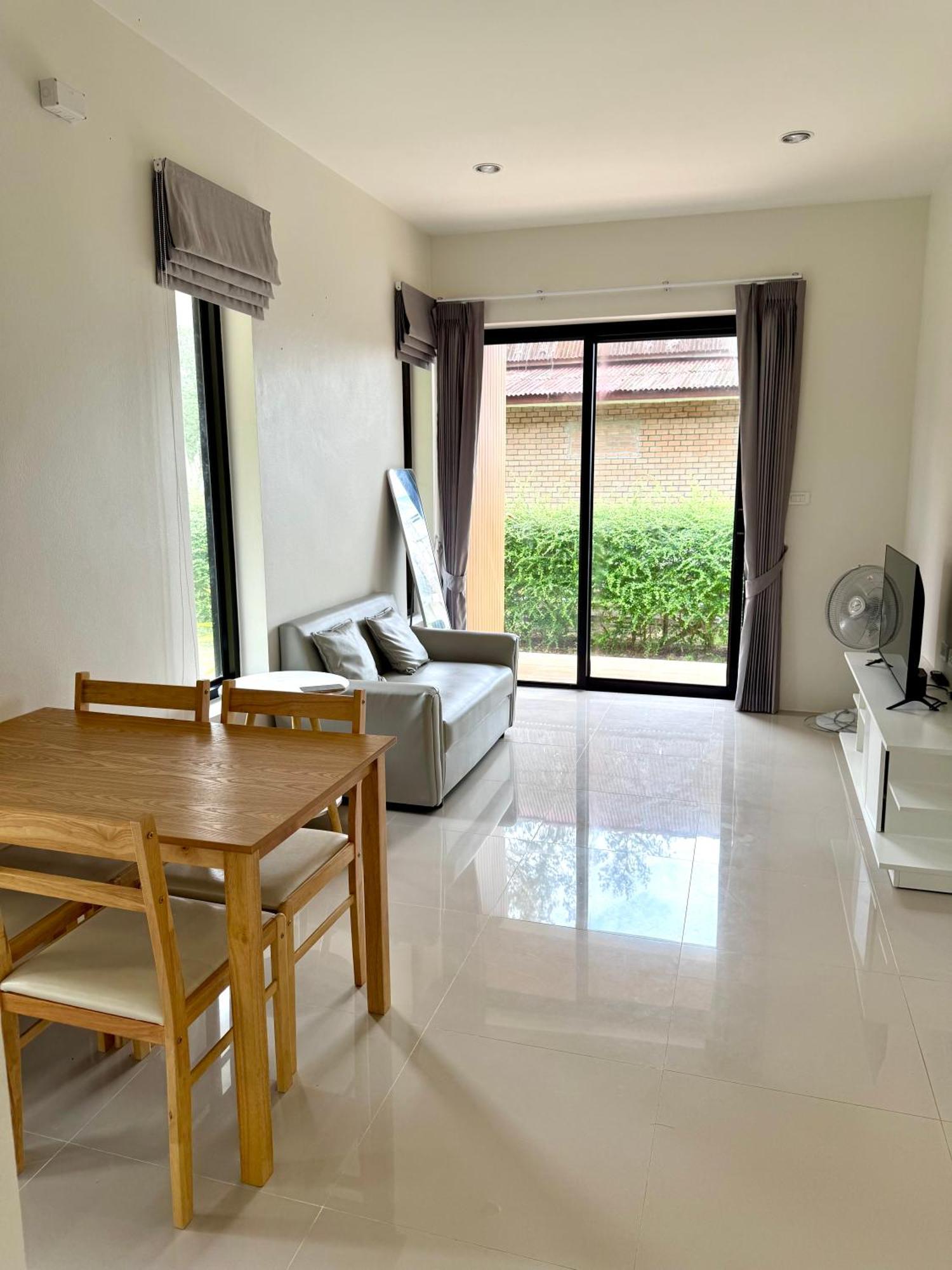 White Pearl 2br Beachfront House Malibu Seaview Holiday home