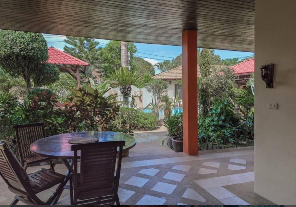Baan Tropicana Praia de Mae Nam
