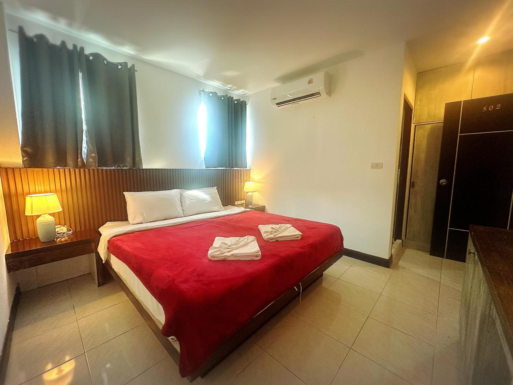 Guest house The Shades 50 Meter Front 3*