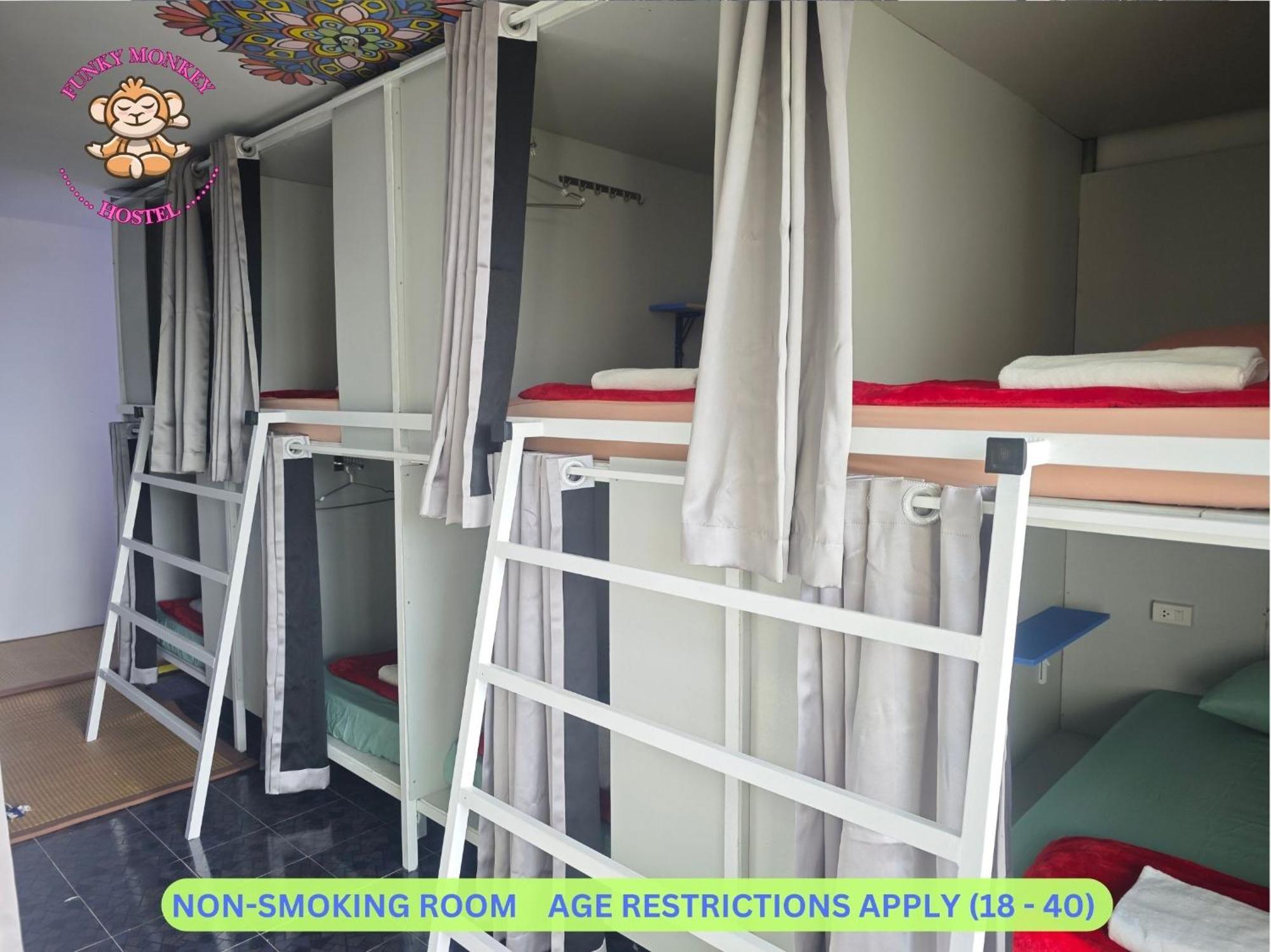 Hostel The Funky Monkey - 18 To 40 Years Old Only