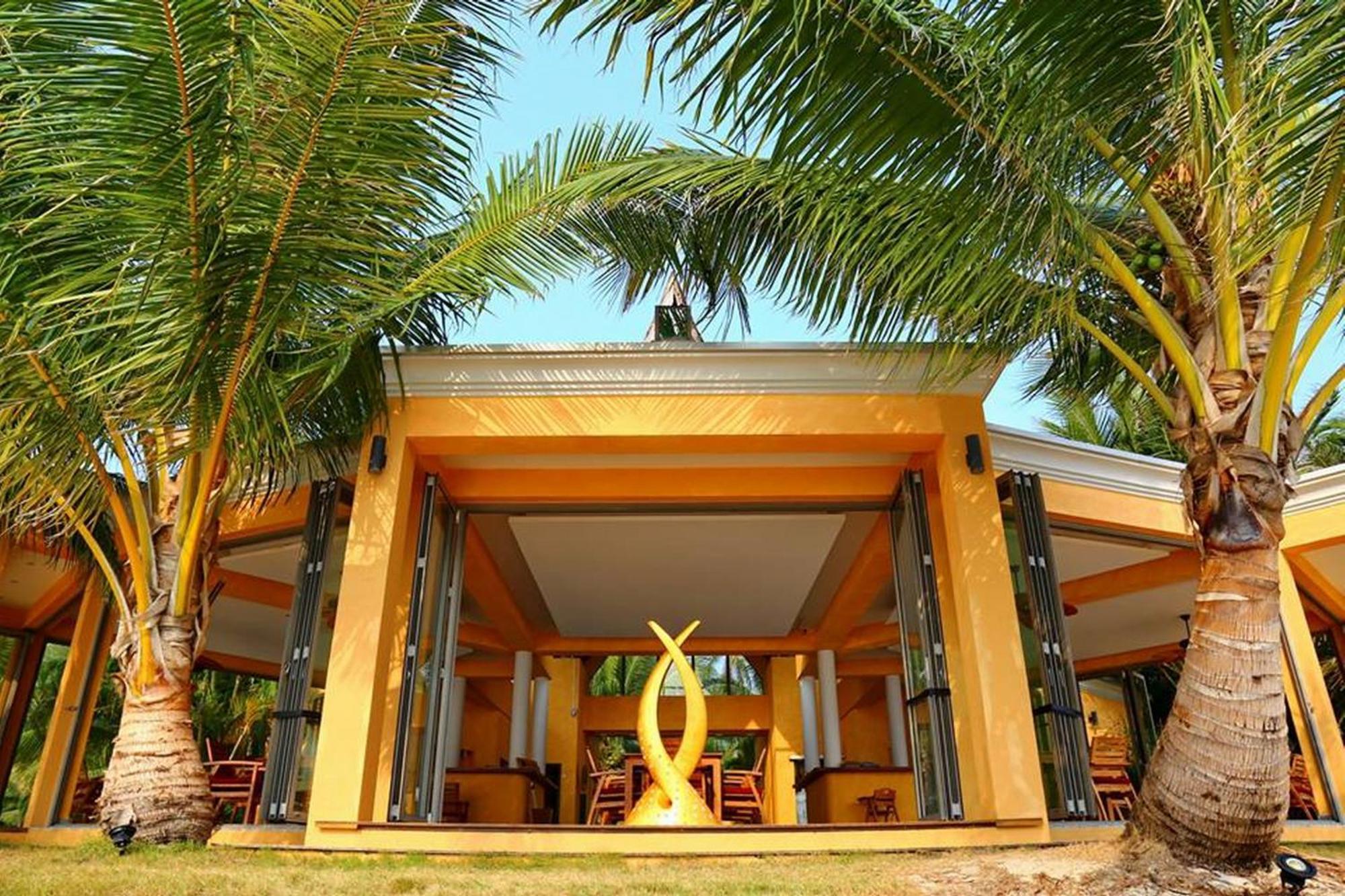 Blue Haven Bay 21d And Resort