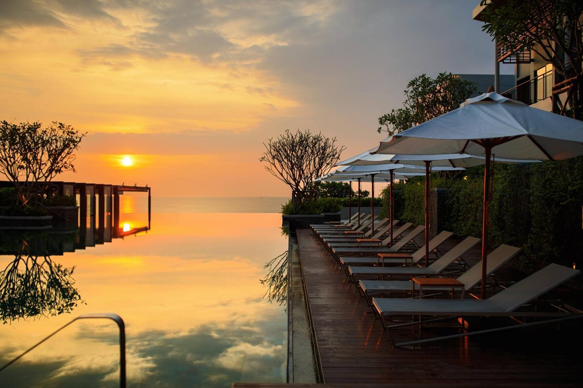 Renaissance Pattaya & Hotel Na Chom Thian