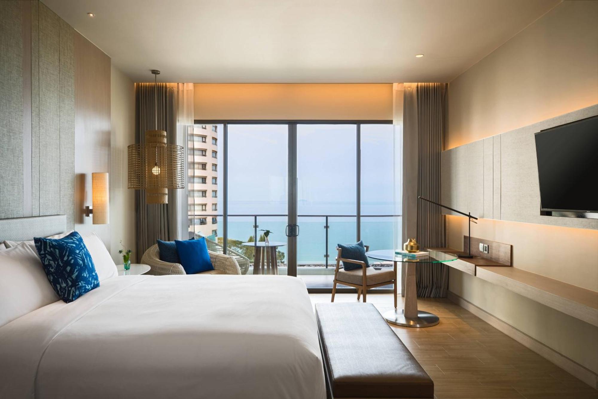 Renaissance Pattaya & 5* Na Chom Thian