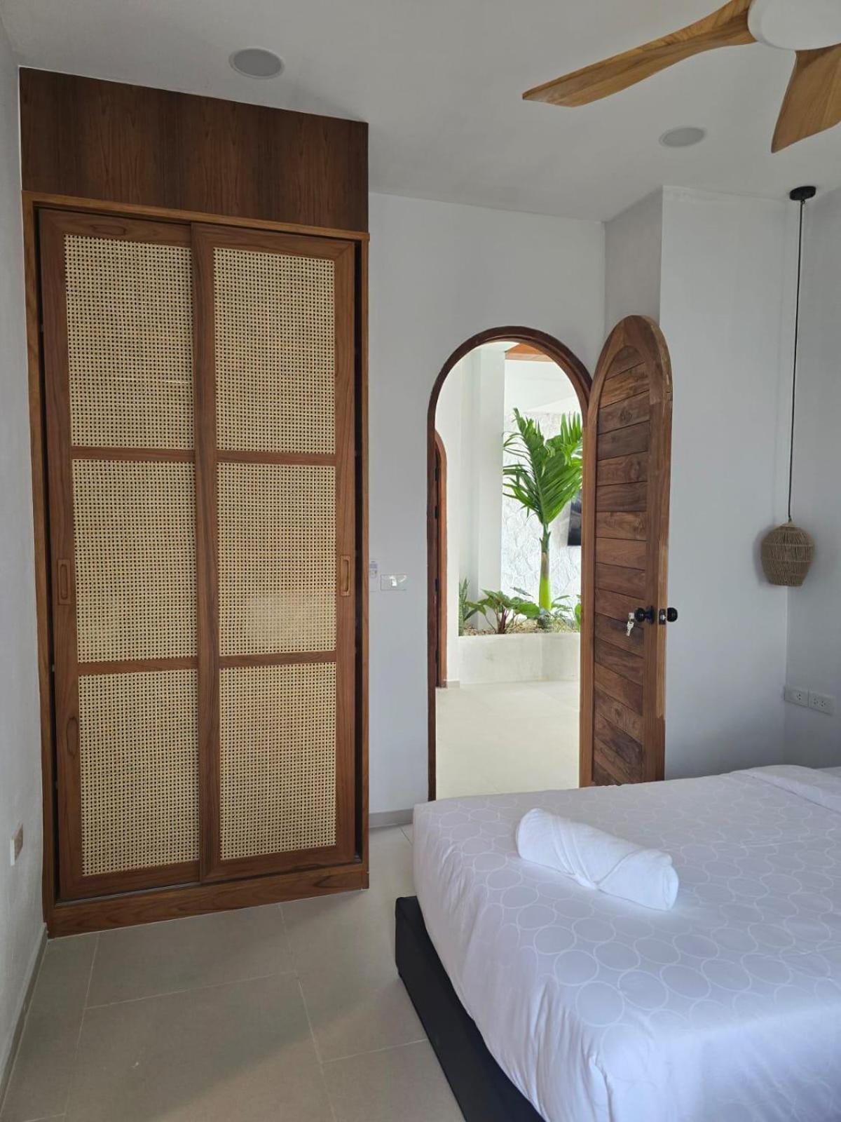 Villa Sitaya Beachfront Villas, *
