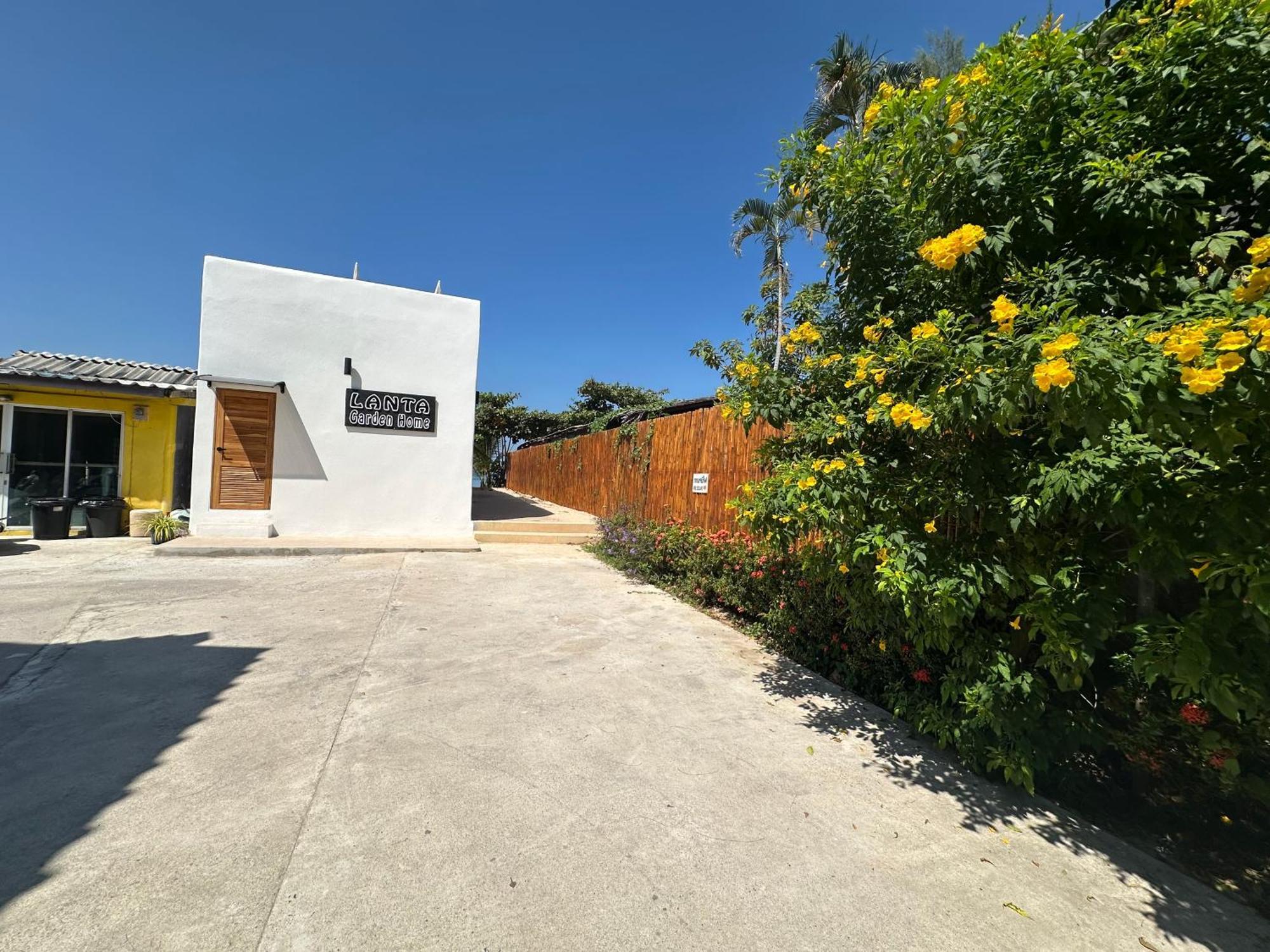 Lanta Garden Guest house 3*