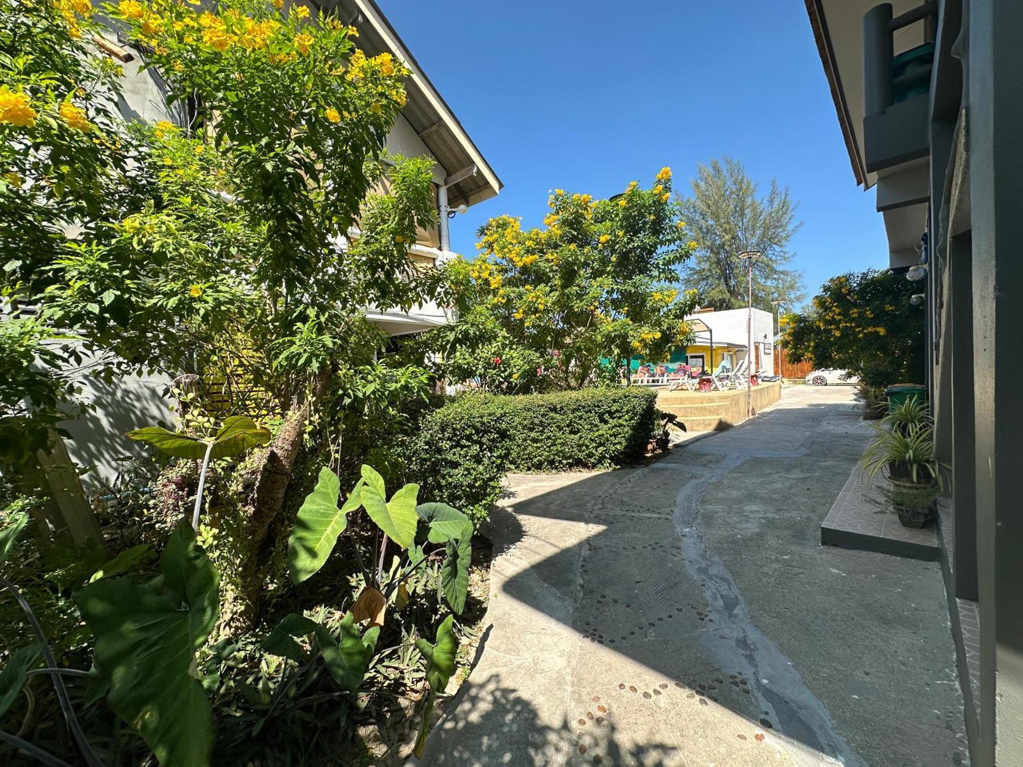 Lanta Garden 3*