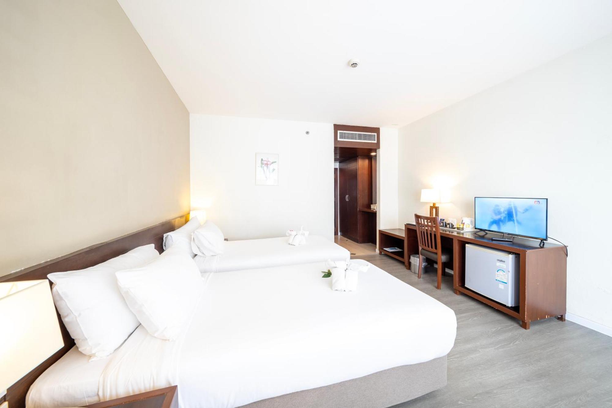 Hotel Golden Crown Grand