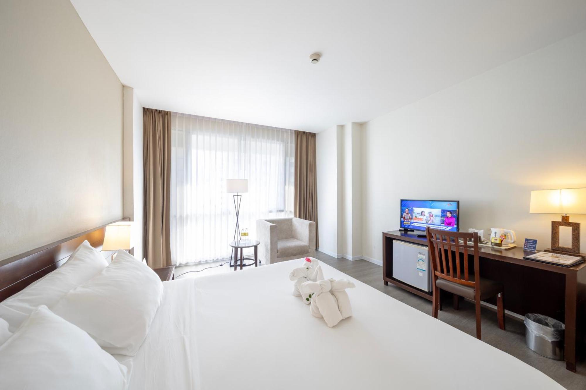 Hotel Golden Crown Grand