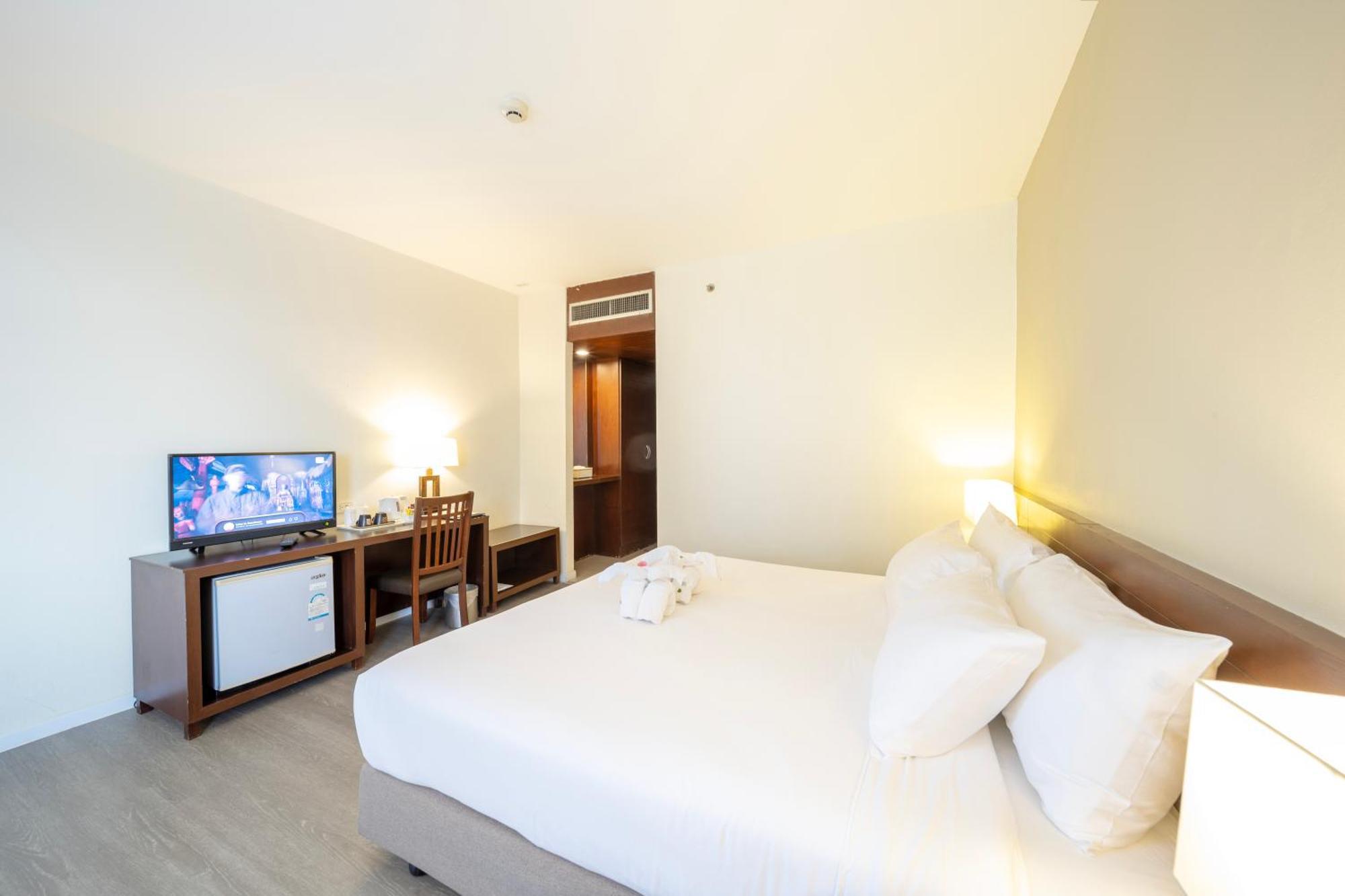 Hotel Golden Crown Grand 3*