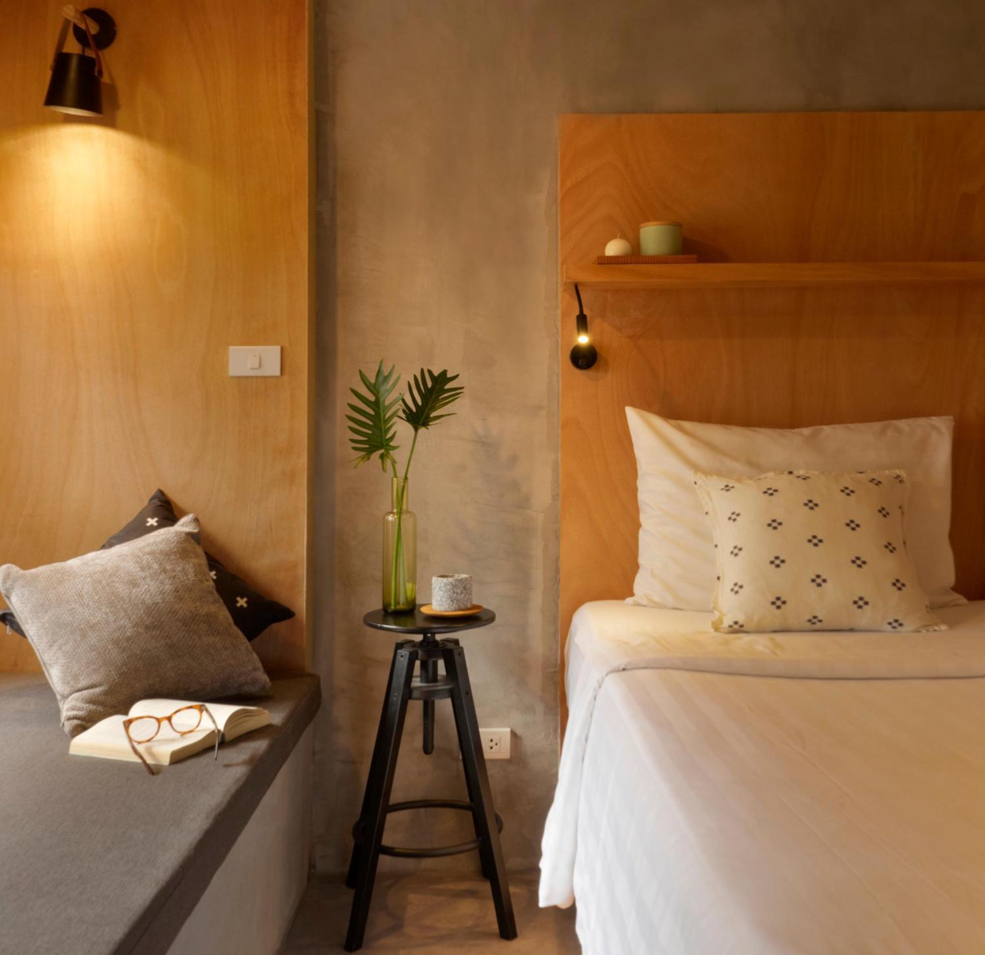 Escape - New Look & Improved Mae Nam