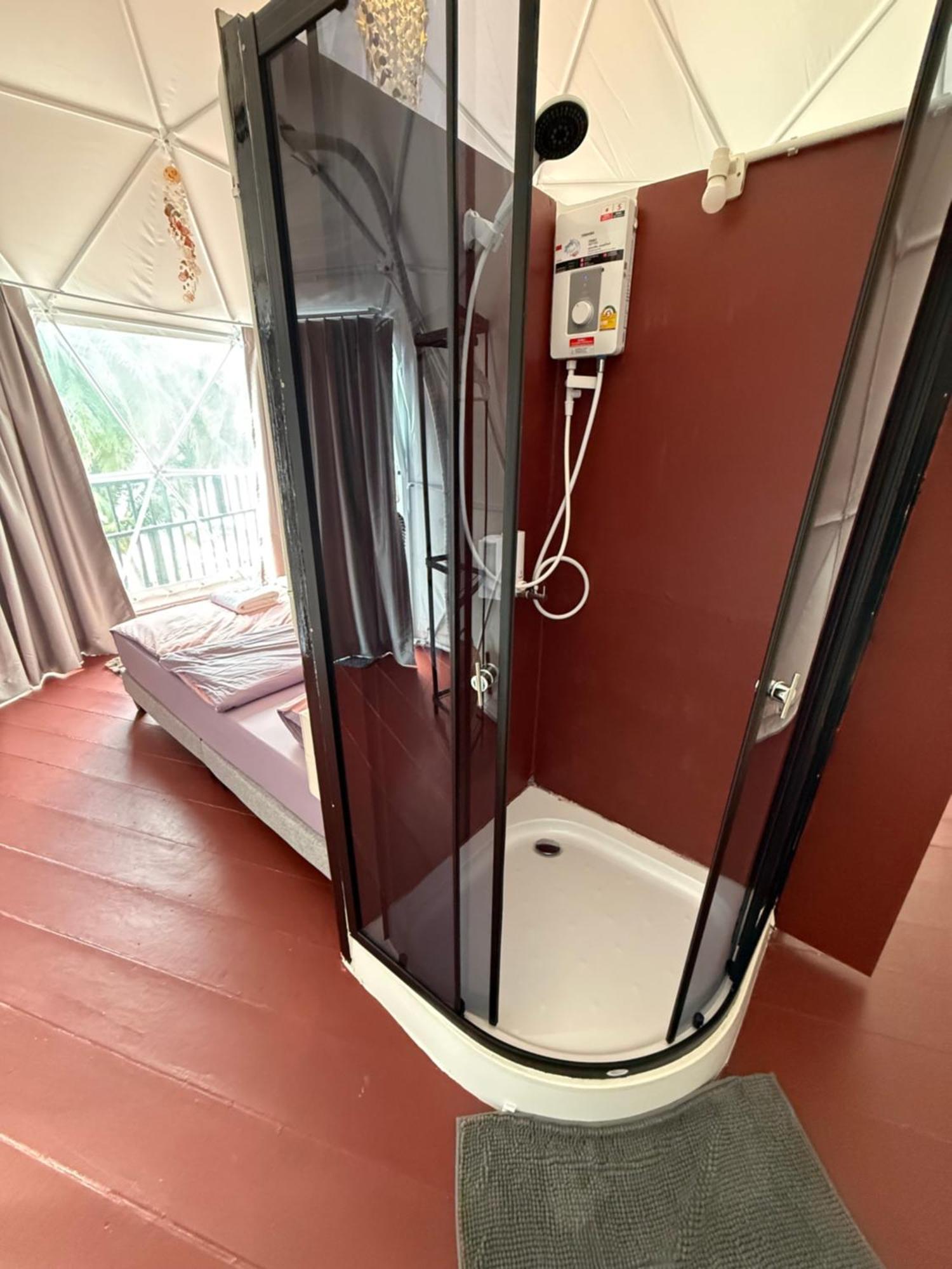 Infinity Club & Koh Phangan Hostel