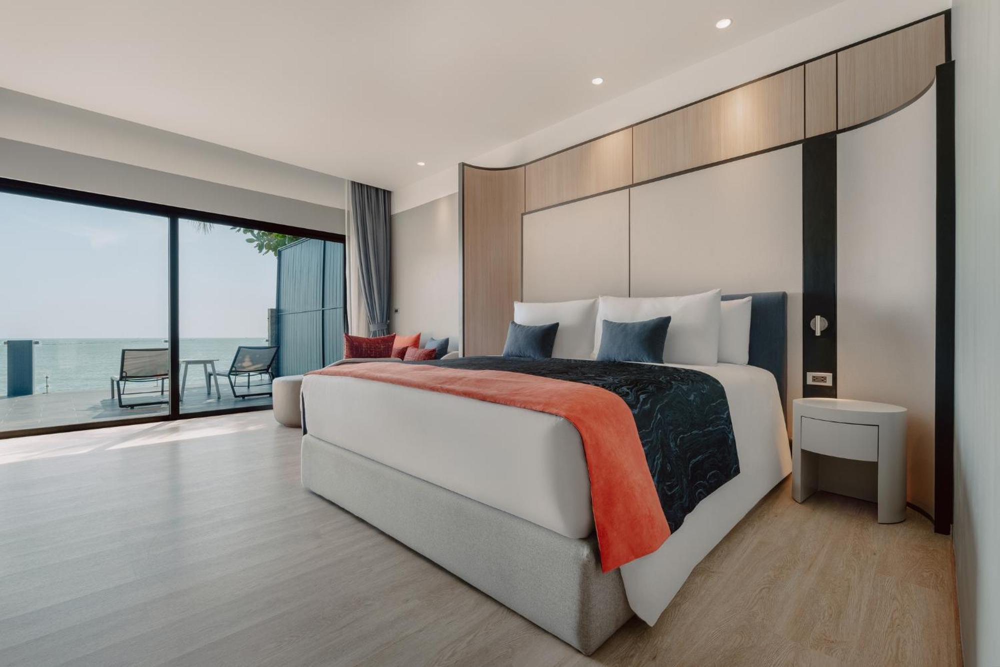 Hotel Tide Phuket Beachfront 5*