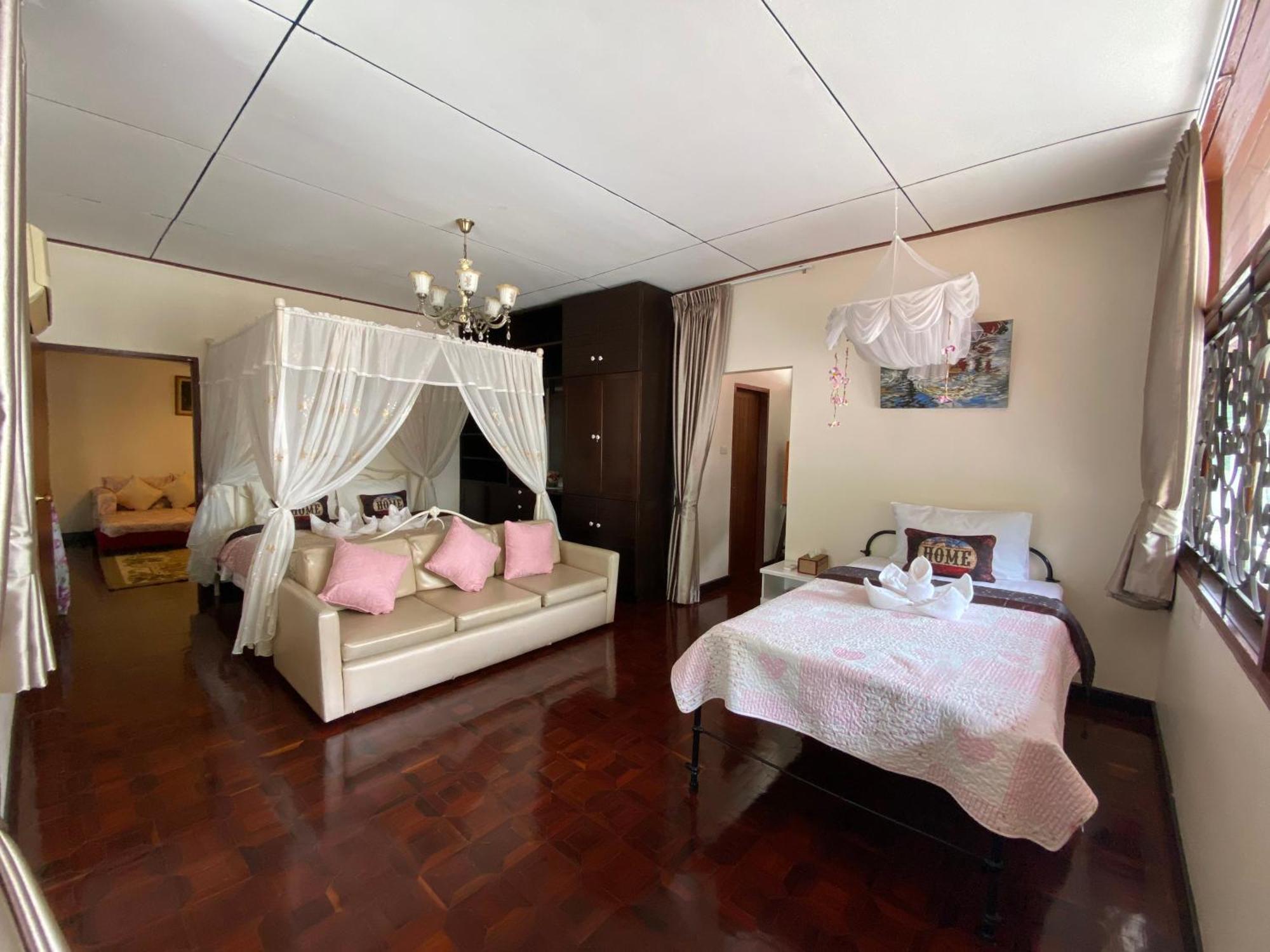 Homestay Ban Thong U, The Landmark *