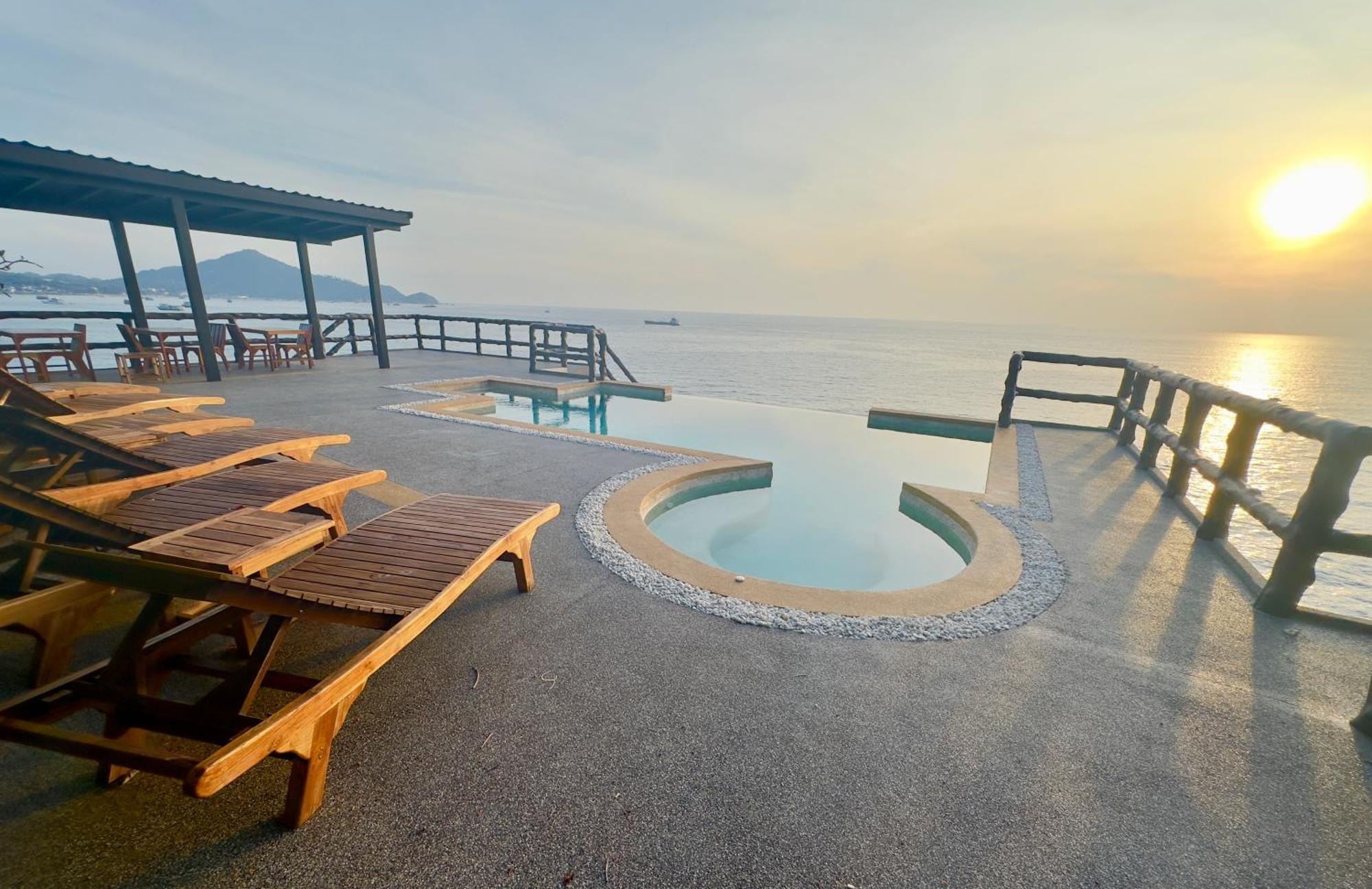 Ocean Front Villa *