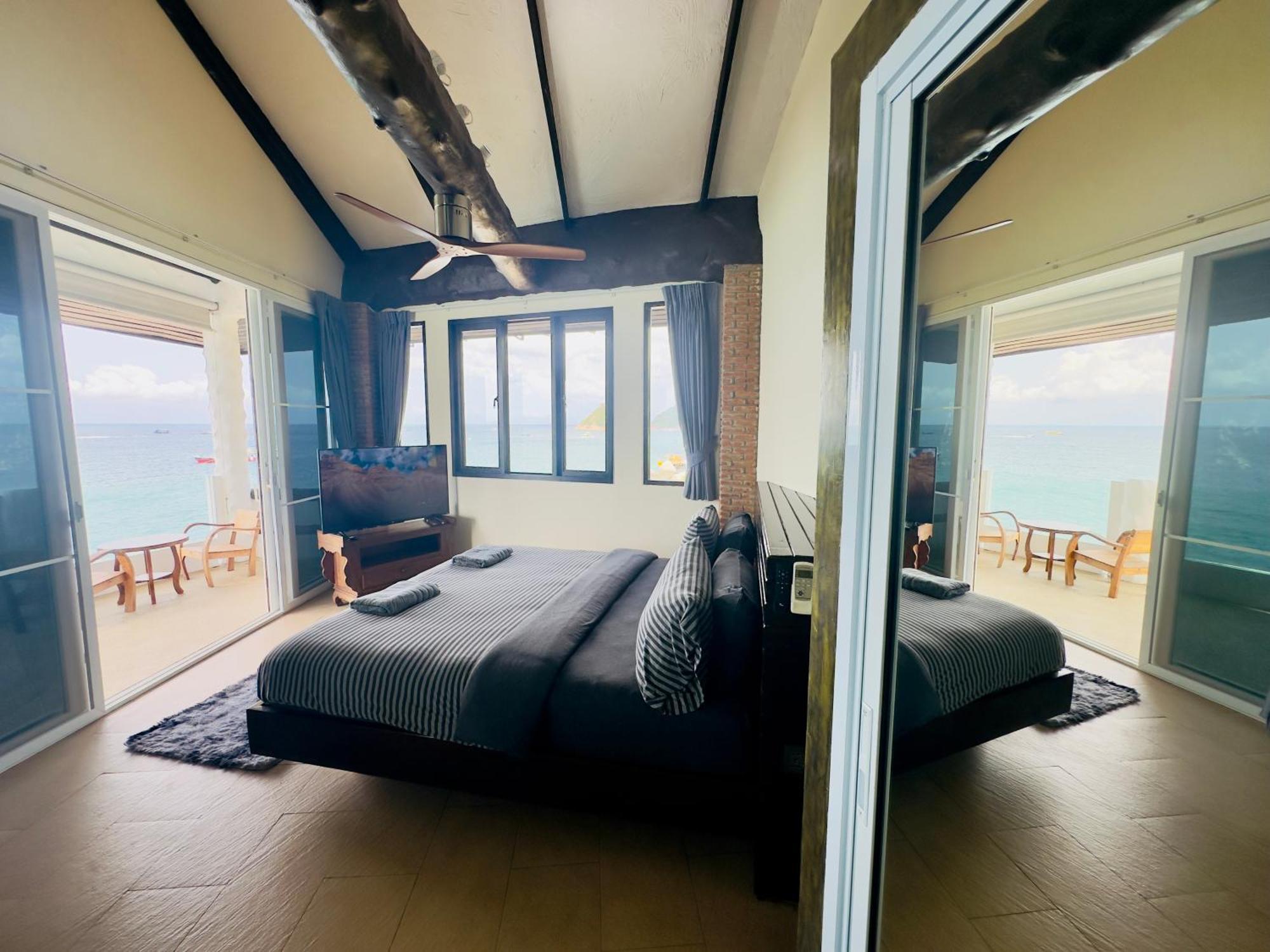 Ocean Front * Koh Tao